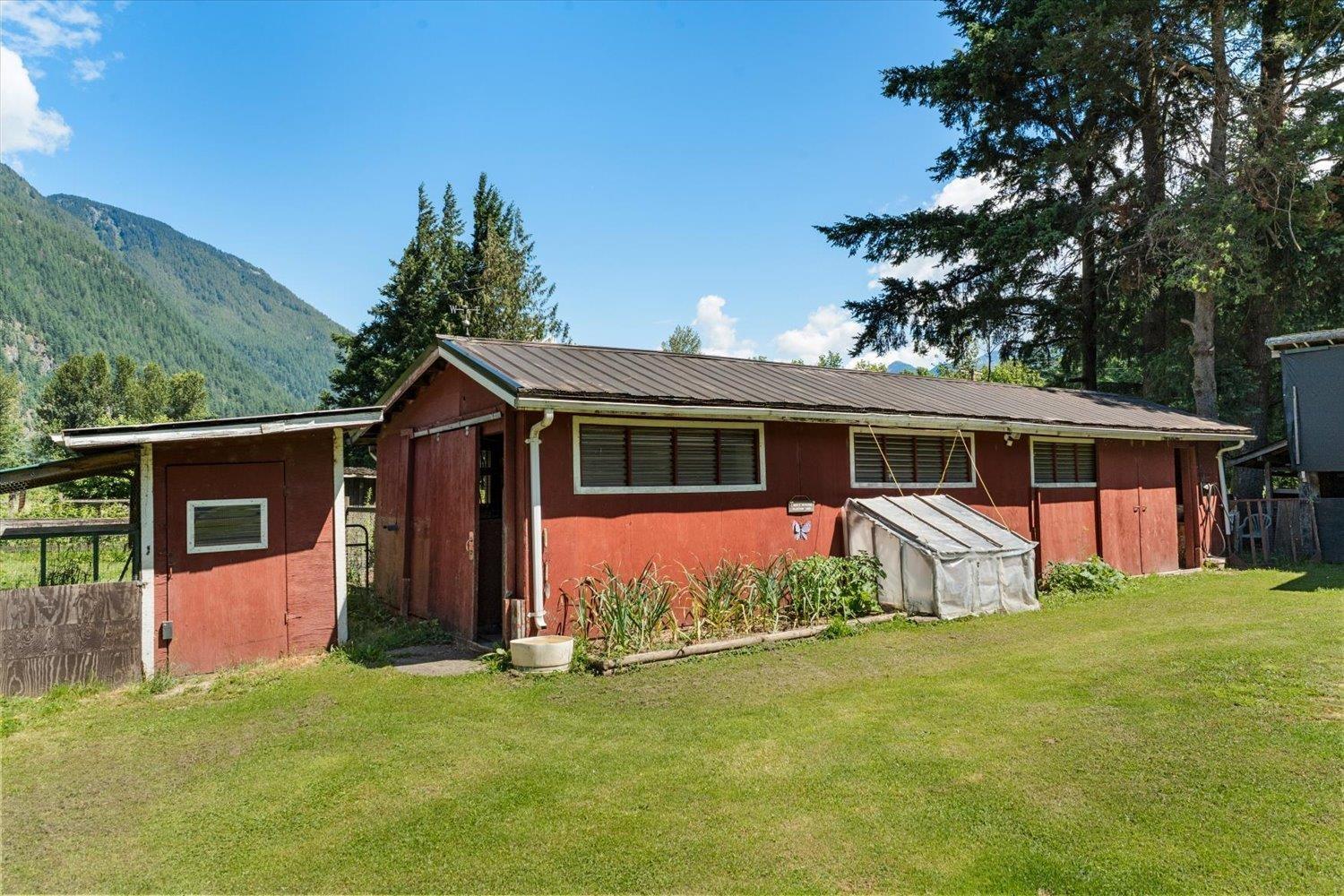 63155 Yale Road, Hope, Hope, British Columbia  V0X 1L2 - Photo 9 - R3136668