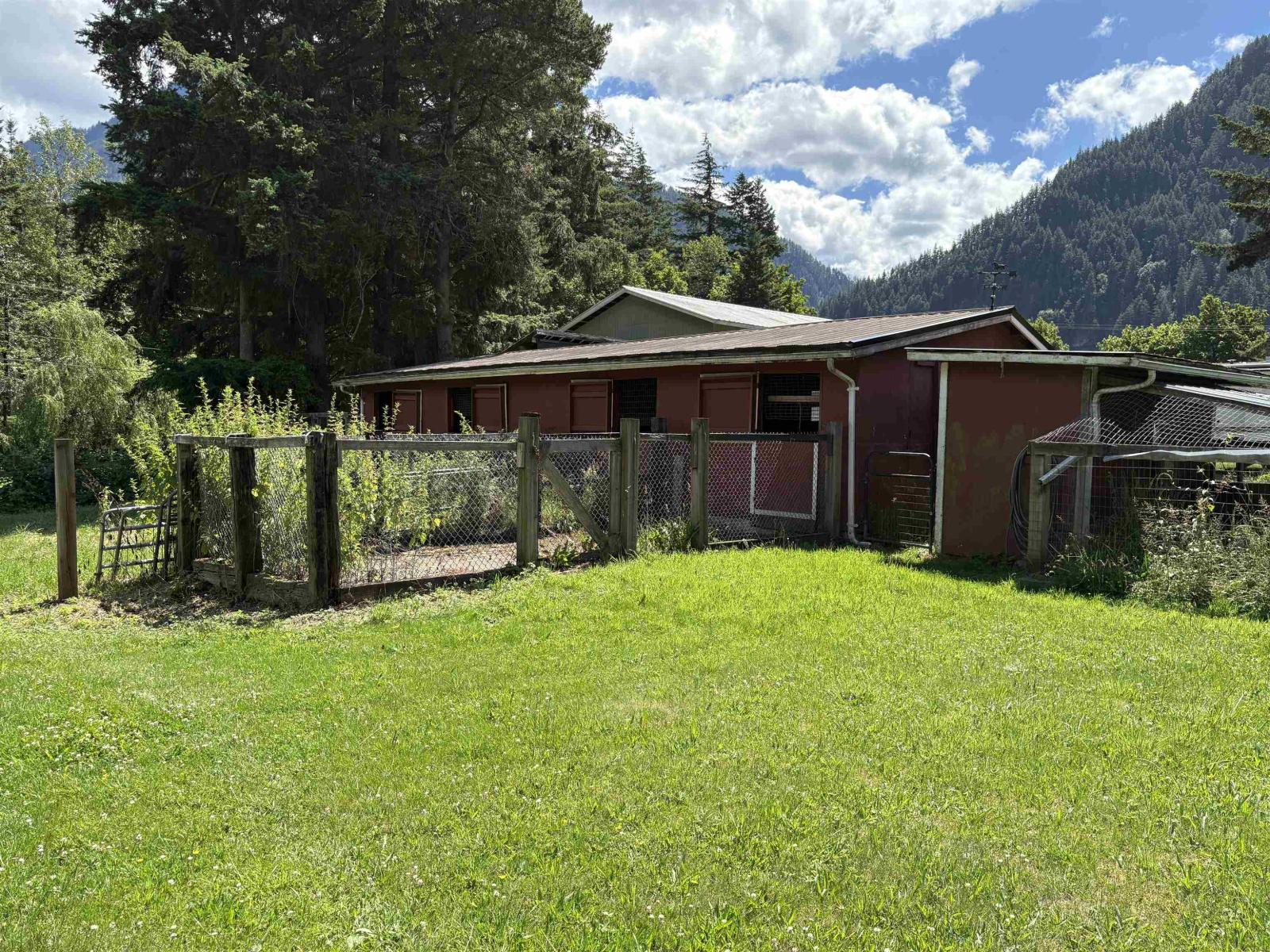 63155 Yale Road, Hope, Hope, British Columbia  V0X 1L2 - Photo 36 - R3136668