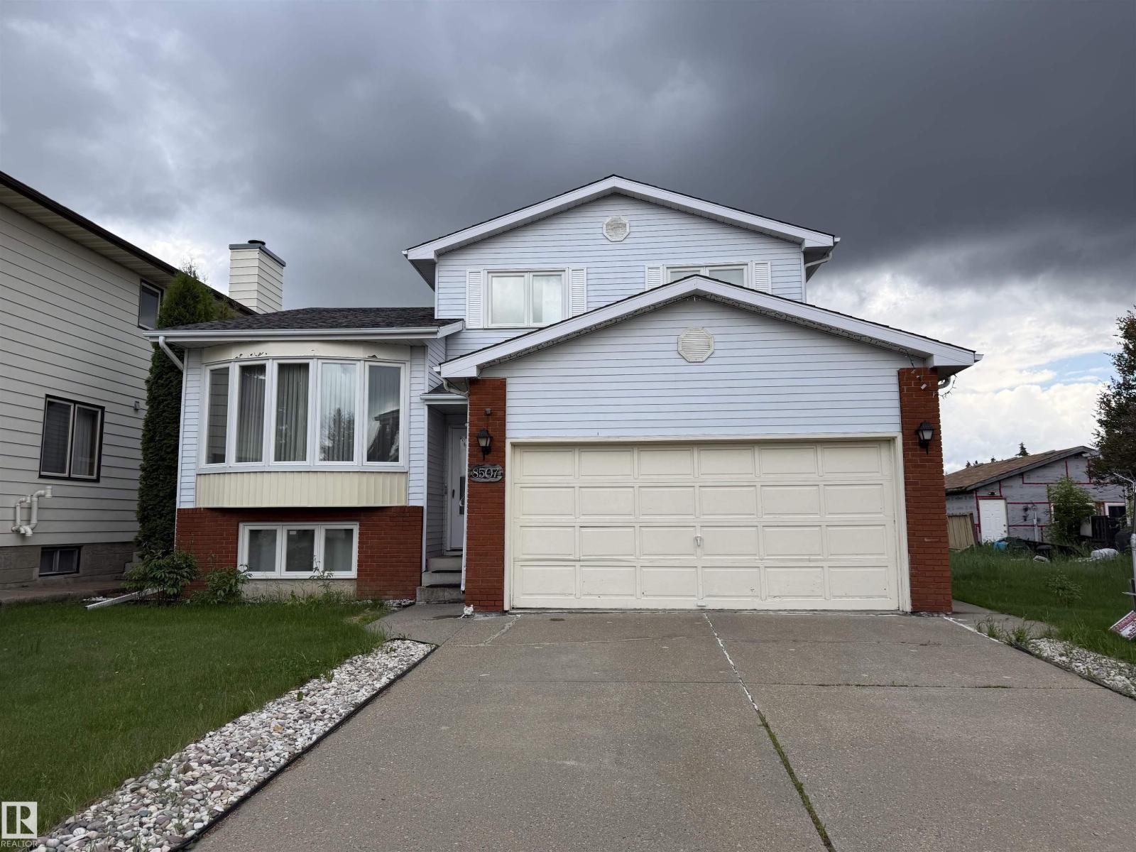 8507 152B AV NW, Edmonton, Alberta