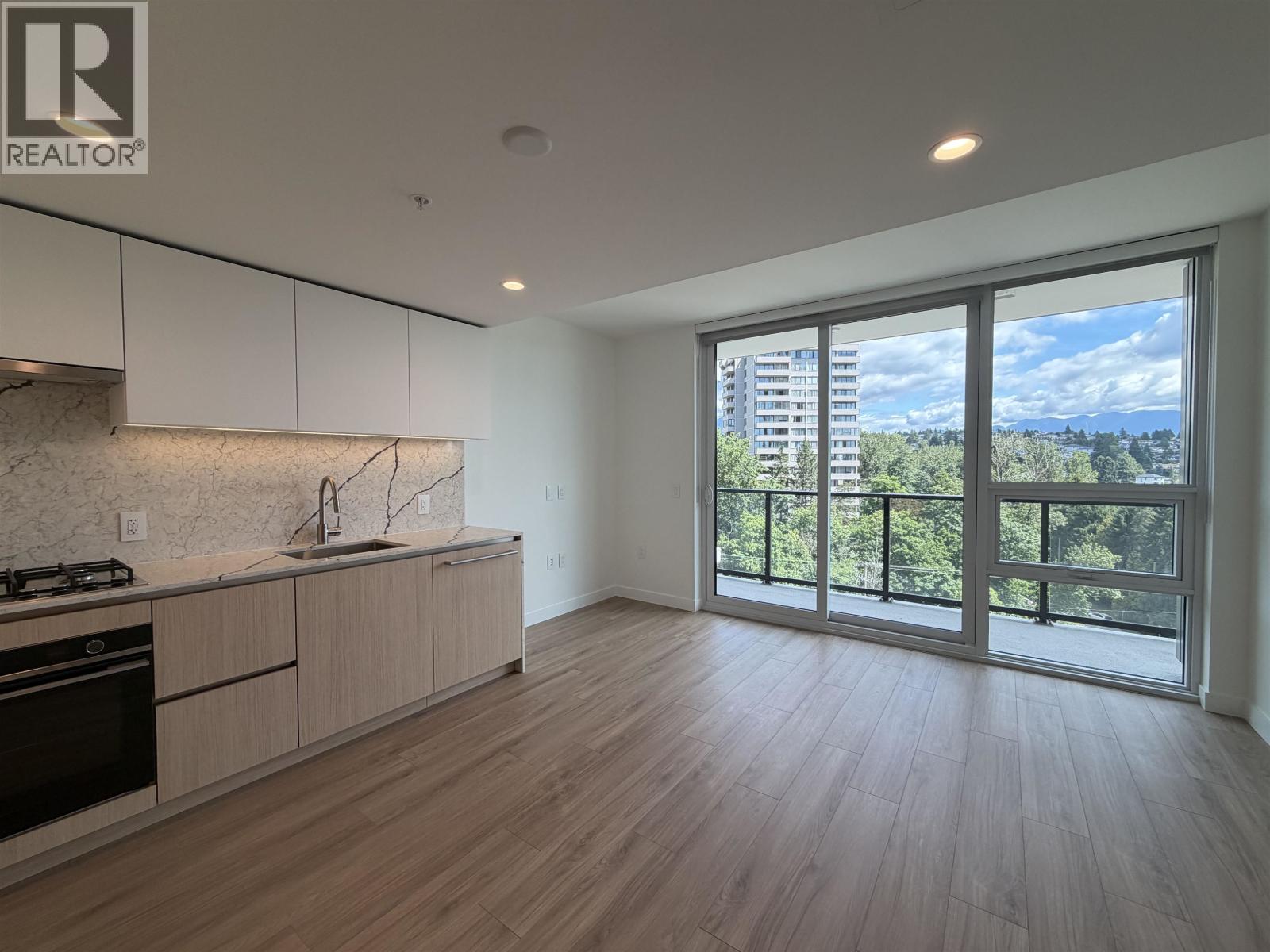 1103 2135 Springer Avenue, Burnaby, British Columbia  V5B 3K4 - Photo 2 - R3136638