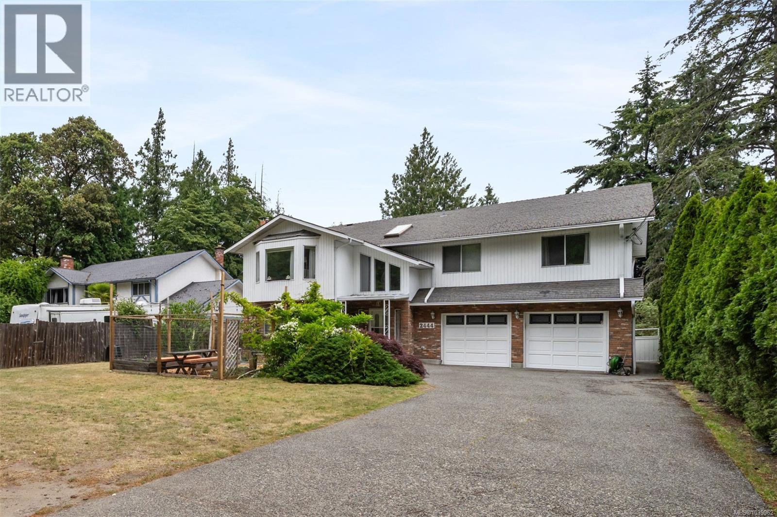 2444 Sooke Rd, Colwood, British Columbia  V9B 1X7 - Photo 2 - 1039962
