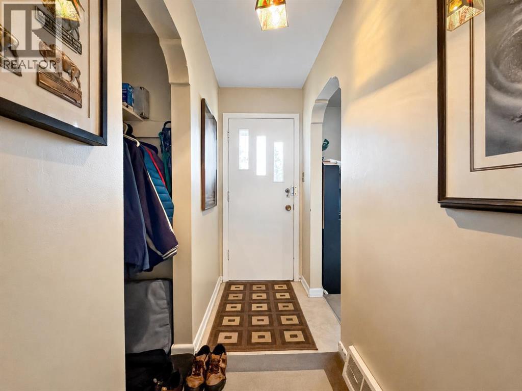 2115 Halifax Crescent NW, Calgary, Alberta  T2M 4C8 - Photo 2 - A2319603