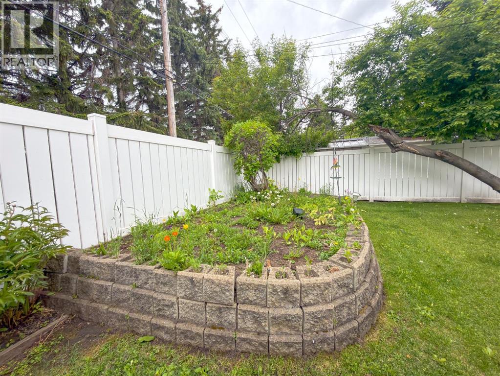 2115 Halifax Crescent NW, Calgary, Alberta  T2M 4C8 - Photo 17 - A2319603