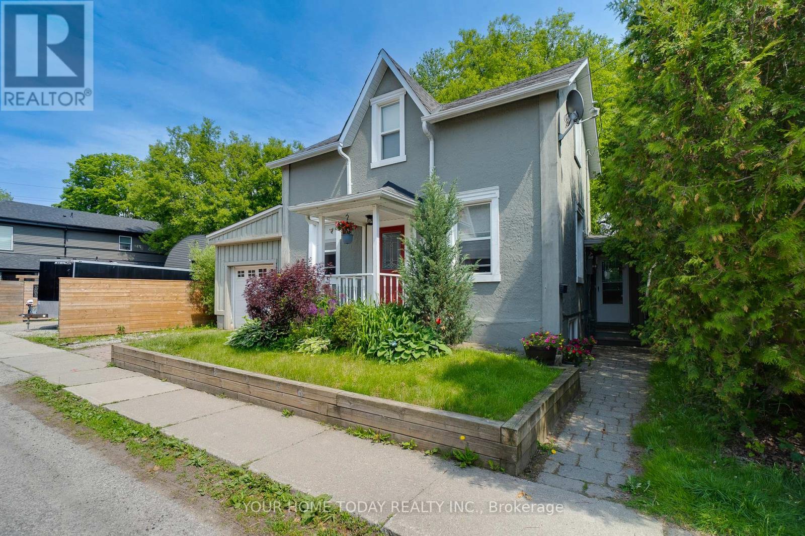 10 Knox Street, Halton Hills, Ontario  L7J 1C7 - Photo 1 - W13457710