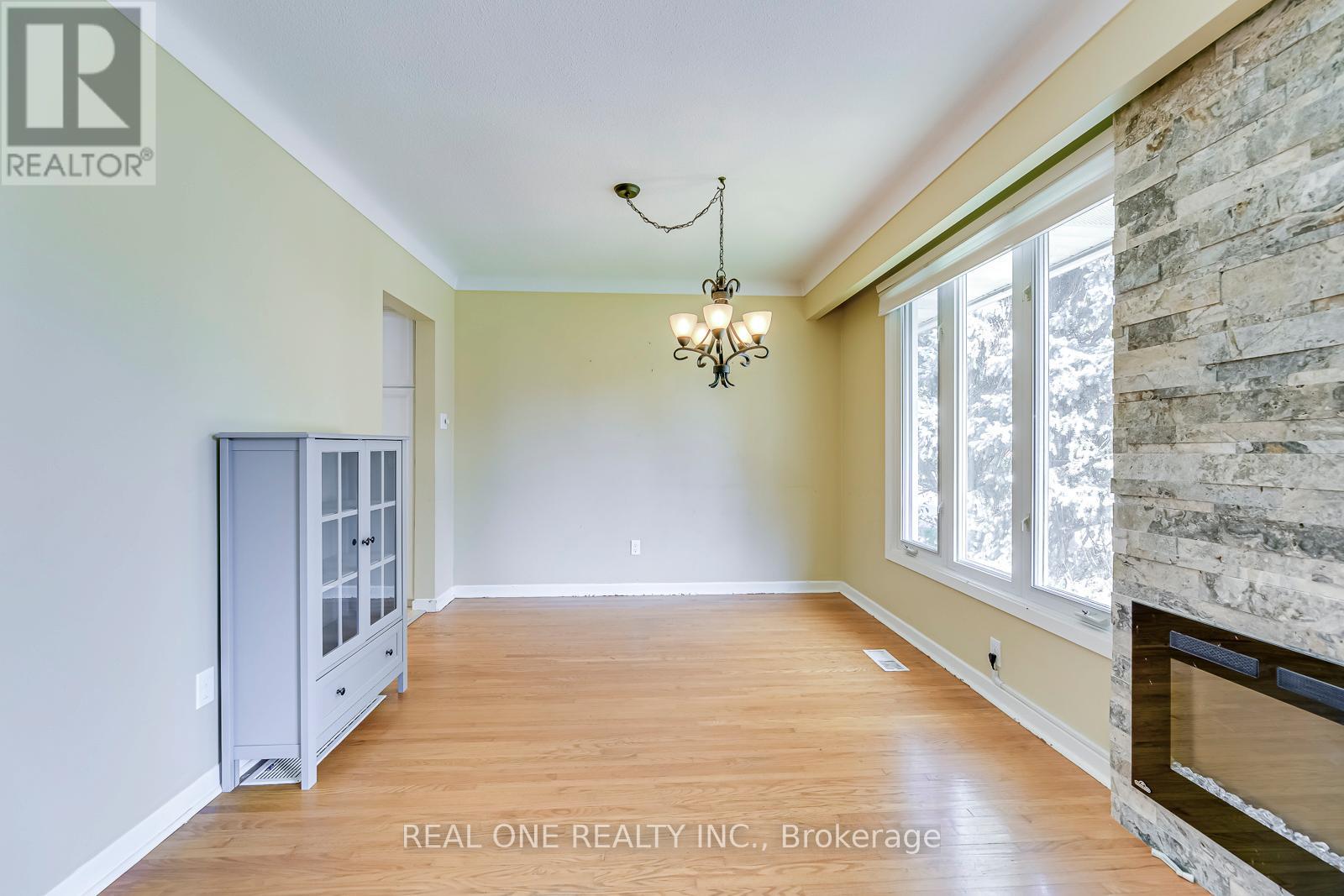 604 Bridle Wood, Burlington, Ontario  L7L 4C7 - Photo 10 - W13457810