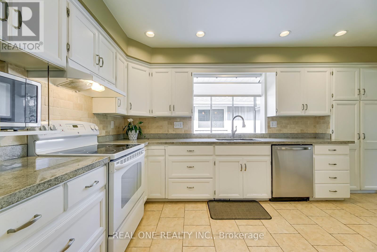 604 Bridle Wood, Burlington, Ontario  L7L 4C7 - Photo 13 - W13457810