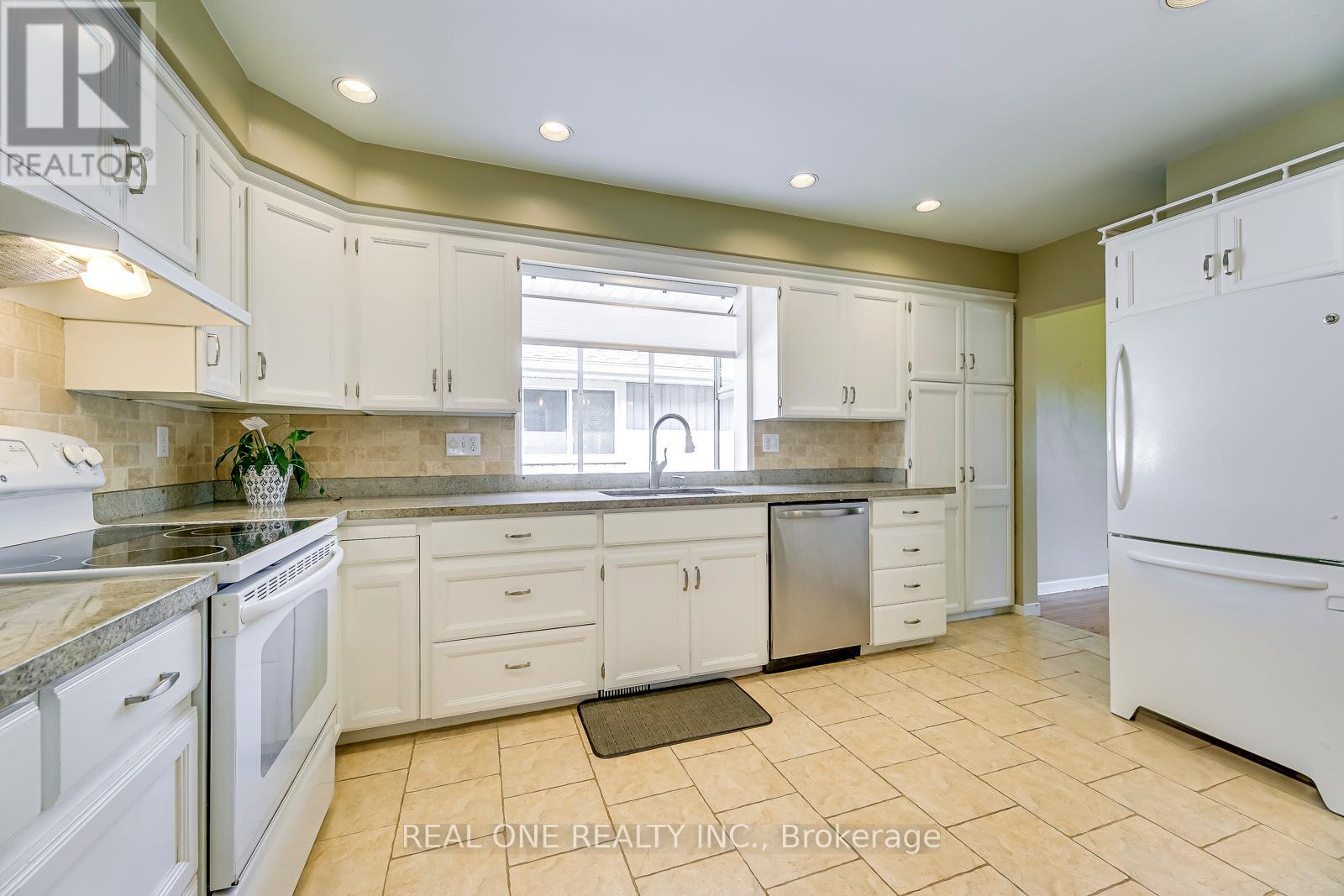 604 Bridle Wood, Burlington, Ontario  L7L 4C7 - Photo 14 - W13457810
