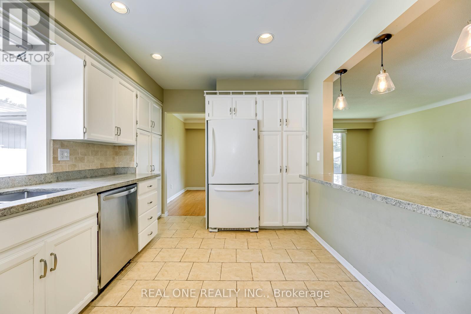 604 Bridle Wood, Burlington, Ontario  L7L 4C7 - Photo 15 - W13457810