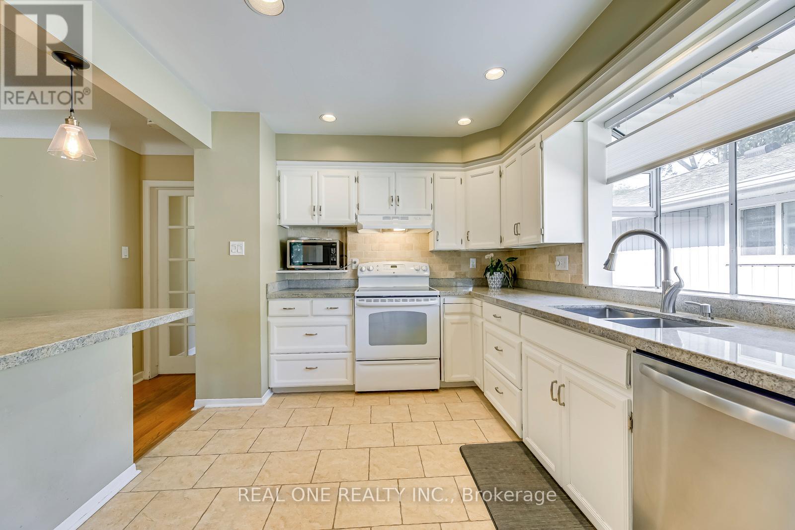 604 Bridle Wood, Burlington, Ontario  L7L 4C7 - Photo 16 - W13457810