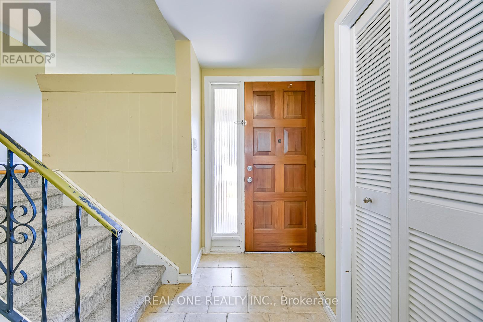 604 Bridle Wood, Burlington, Ontario  L7L 4C7 - Photo 4 - W13457810