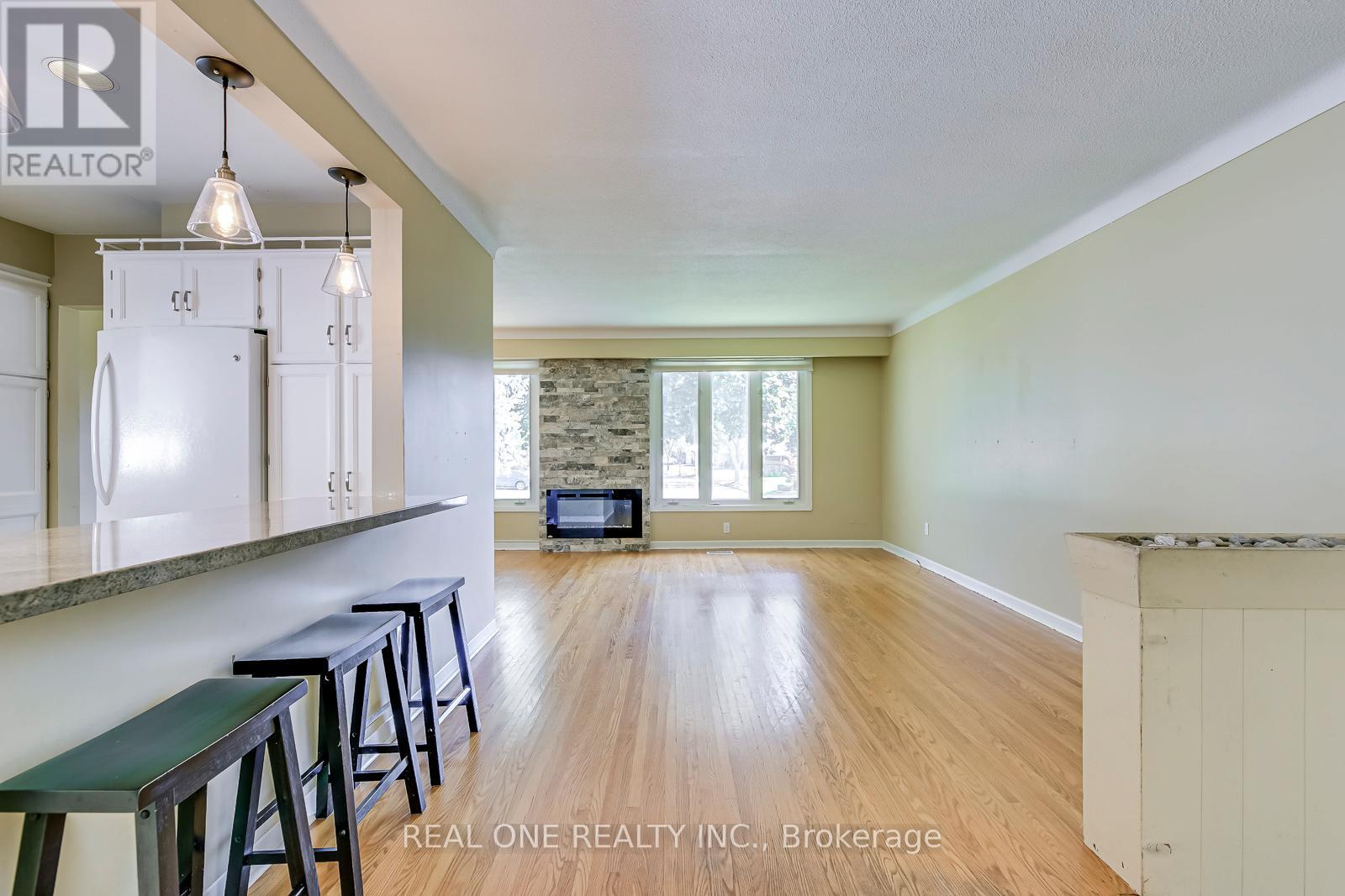 604 Bridle Wood, Burlington, Ontario  L7L 4C7 - Photo 6 - W13457810
