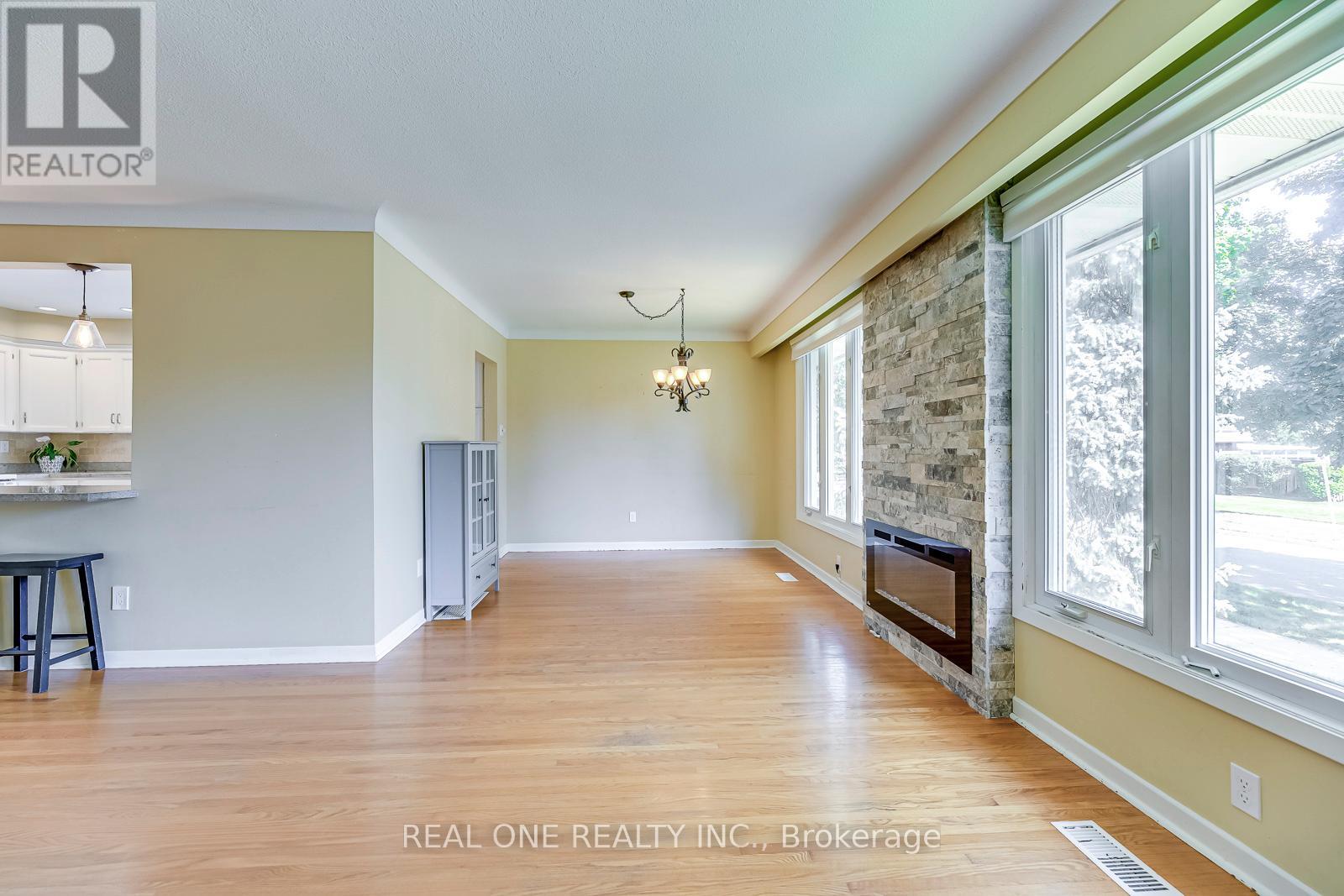 604 Bridle Wood, Burlington, Ontario  L7L 4C7 - Photo 9 - W13457810