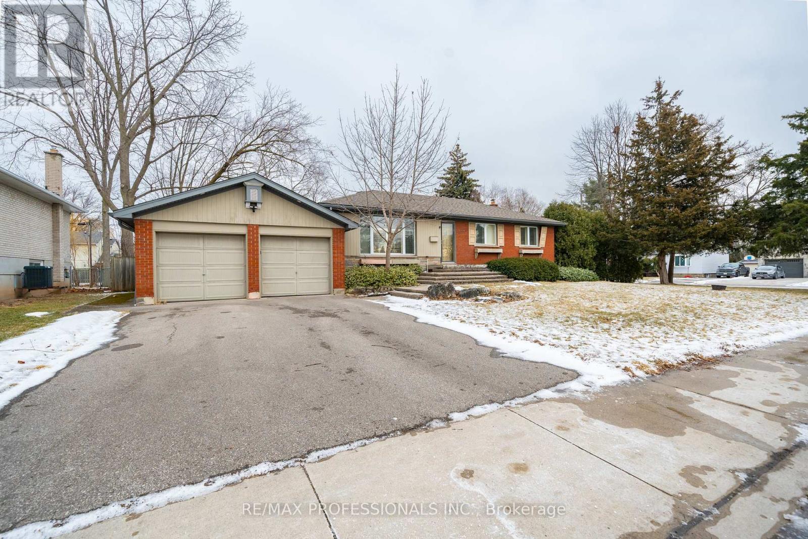 635 PEELE BOULEVARD, Burlington, Ontario
