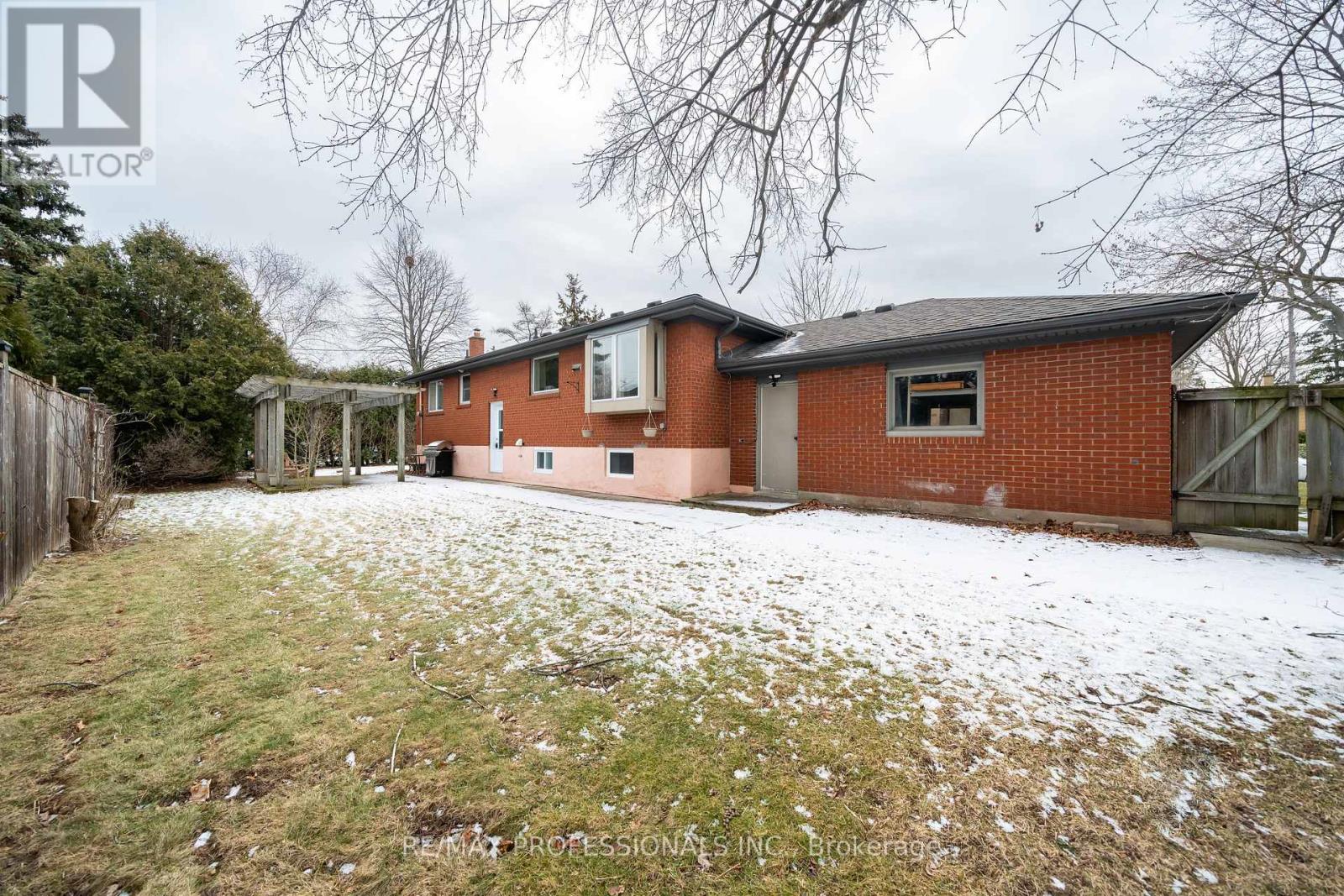 635 Peele Boulevard, Burlington, Ontario  L7R 3B8 - Photo 2 - W13457820