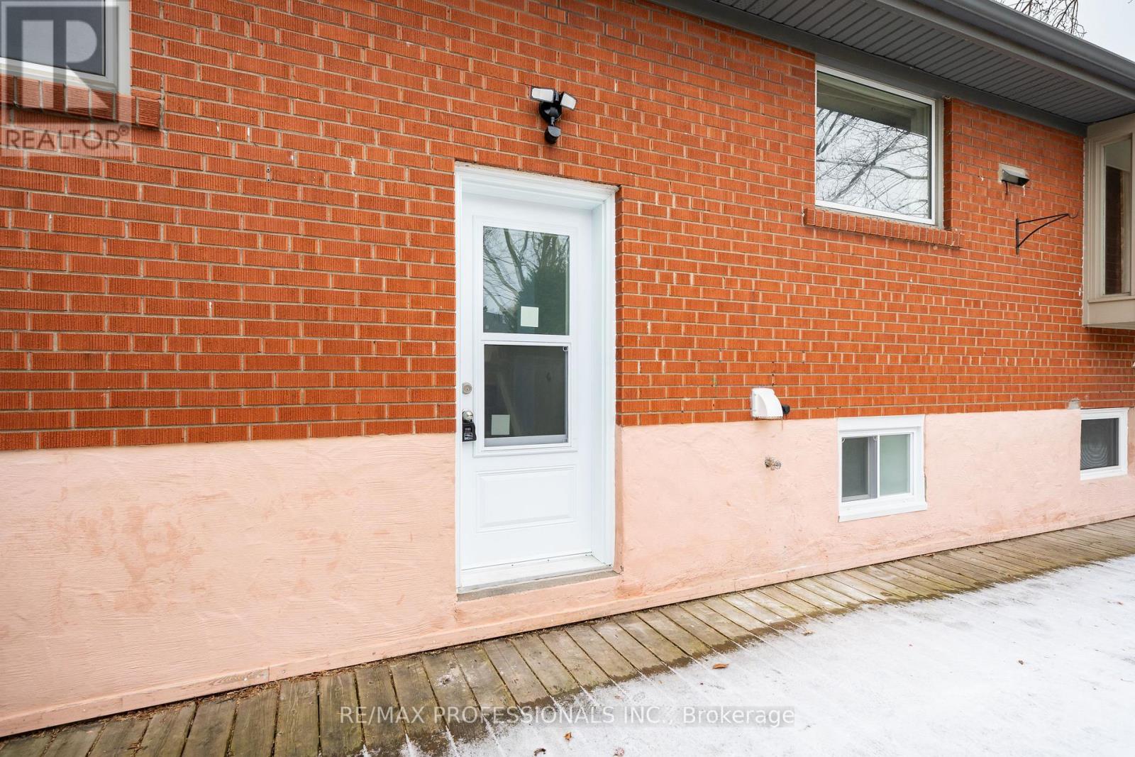 635 Peele Boulevard, Burlington, Ontario  L7R 3B8 - Photo 3 - W13457820