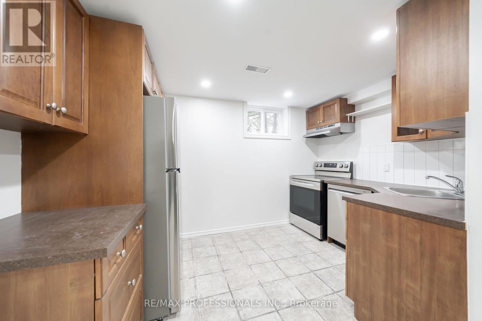635 Peele Boulevard, Burlington, Ontario  L7R 3B8 - Photo 4 - W13457820