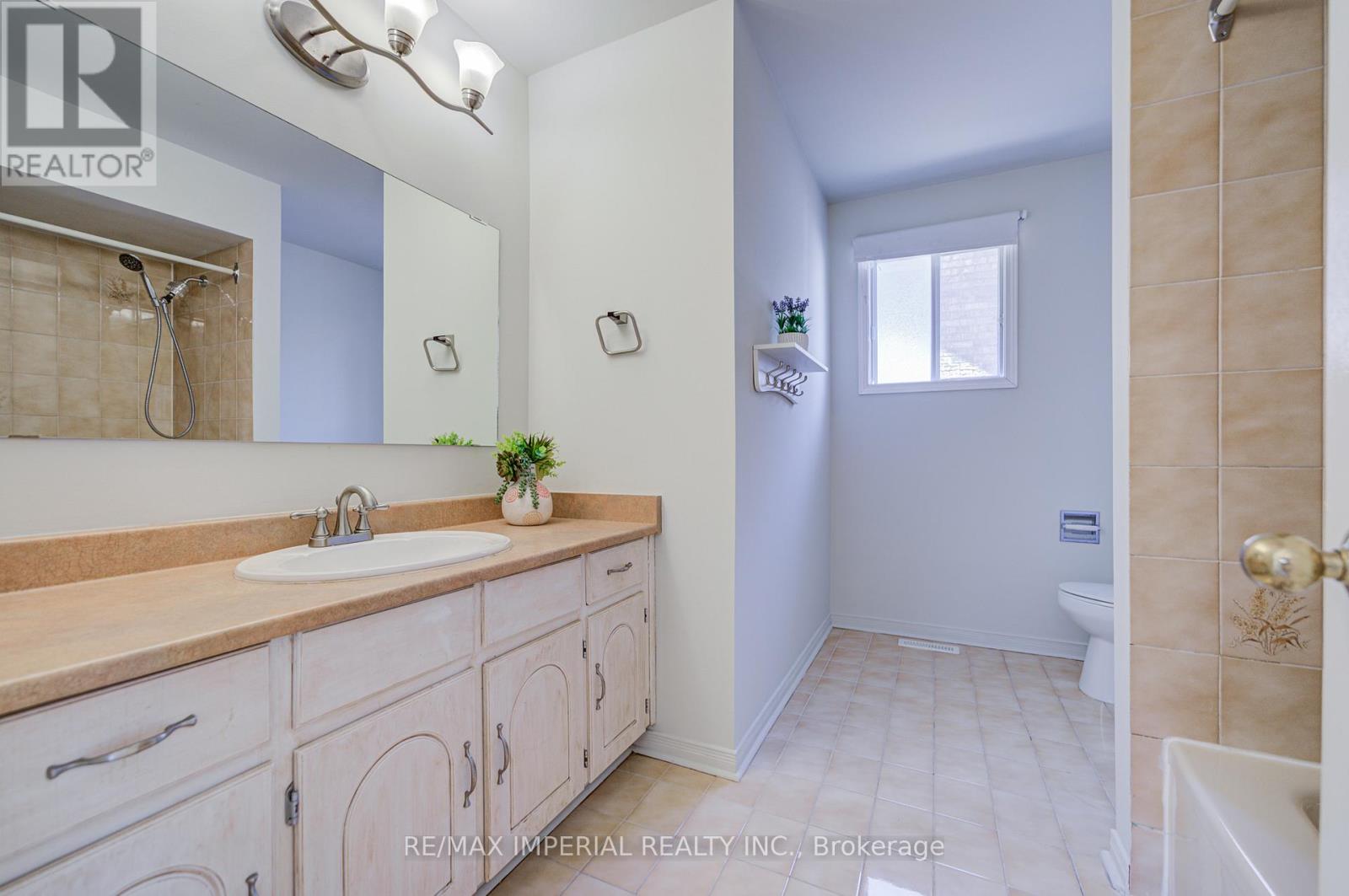 3377 Hargrove Road, Mississauga, Ontario  L5L 4E6 - Photo 19 - W13457836