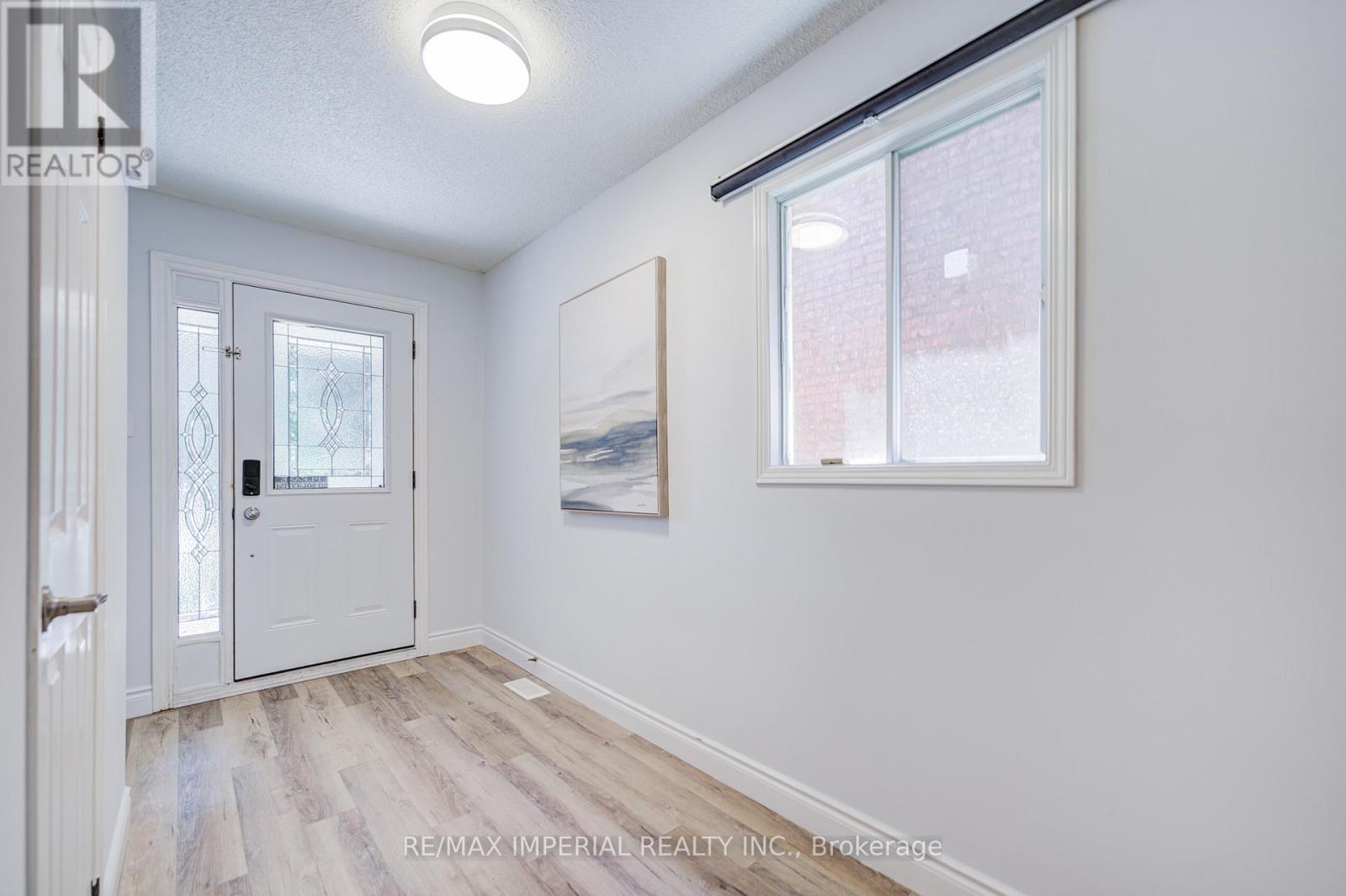 3377 Hargrove Road, Mississauga, Ontario  L5L 4E6 - Photo 3 - W13457836