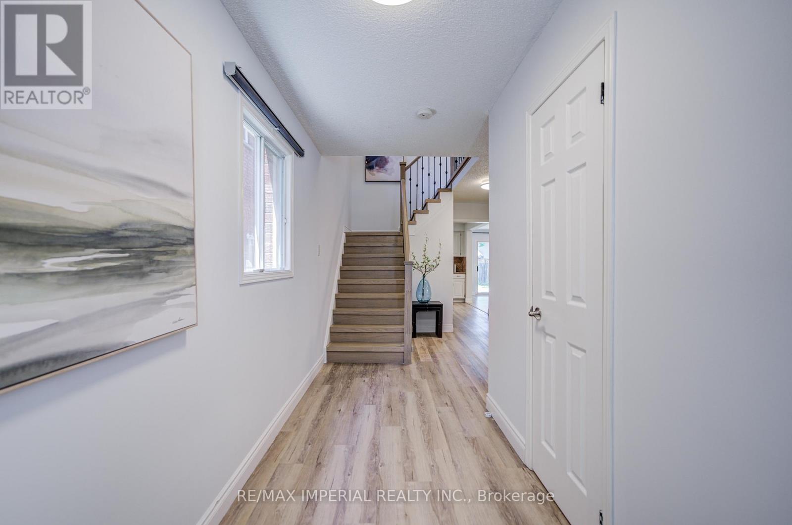 3377 Hargrove Road, Mississauga, Ontario  L5L 4E6 - Photo 4 - W13457836