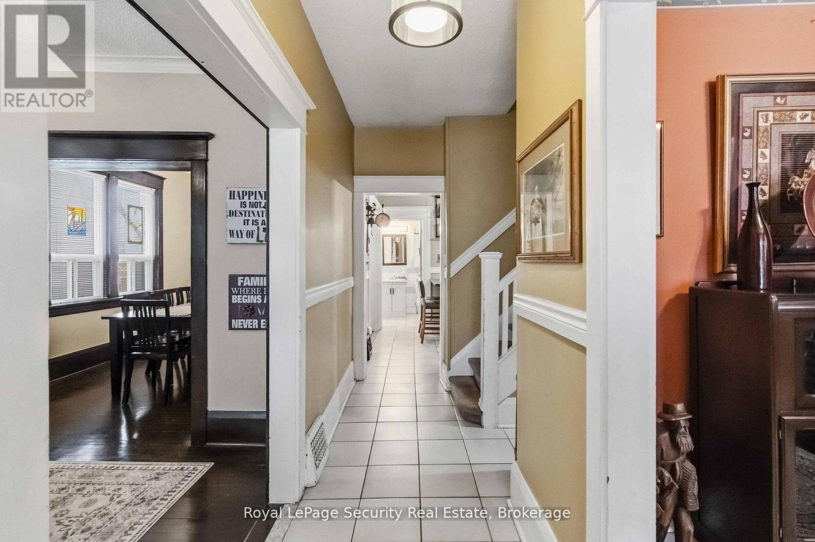 27 Holley Avenue, Toronto, Ontario  M9N 2C4 - Photo 4 - W13457844