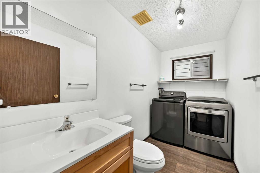 4331 72 Street NW, Calgary, Alberta  T3B 2L1 - Photo 13 - A2321475