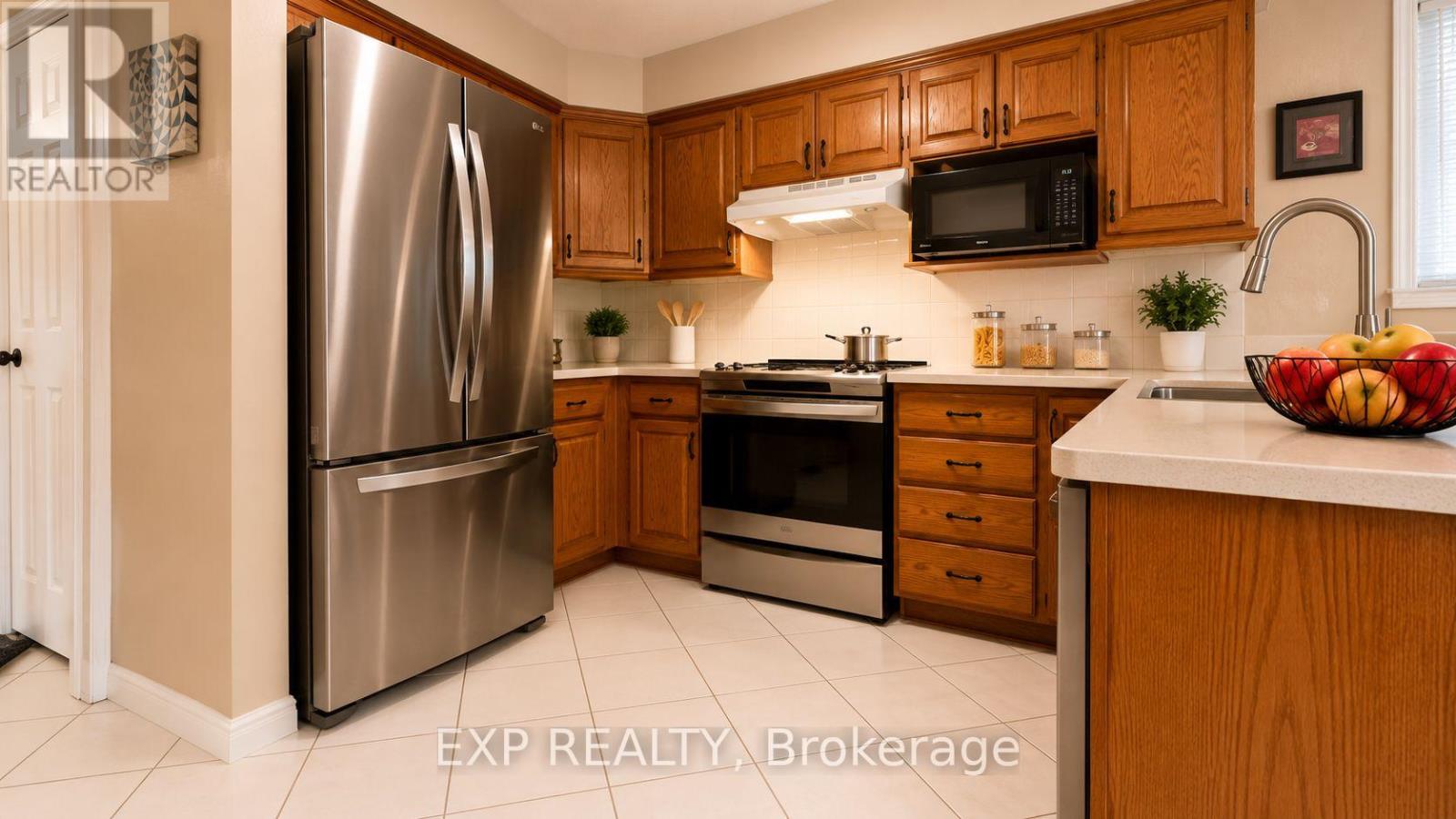 Upper - 287 Resurrection Drive, Kitchener, Ontario  N2N 3H4 - Photo 7 - X13457912