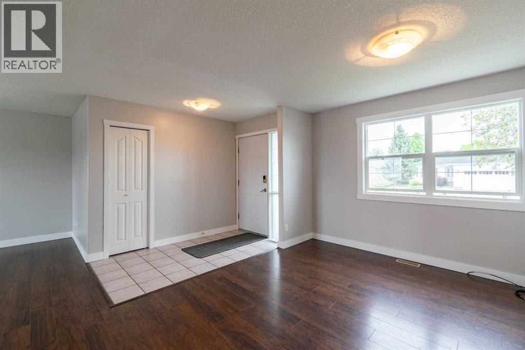 6207 39 Avenue Close, Stettler, Alberta  T4K 1G1 - Photo 5 - A2310884