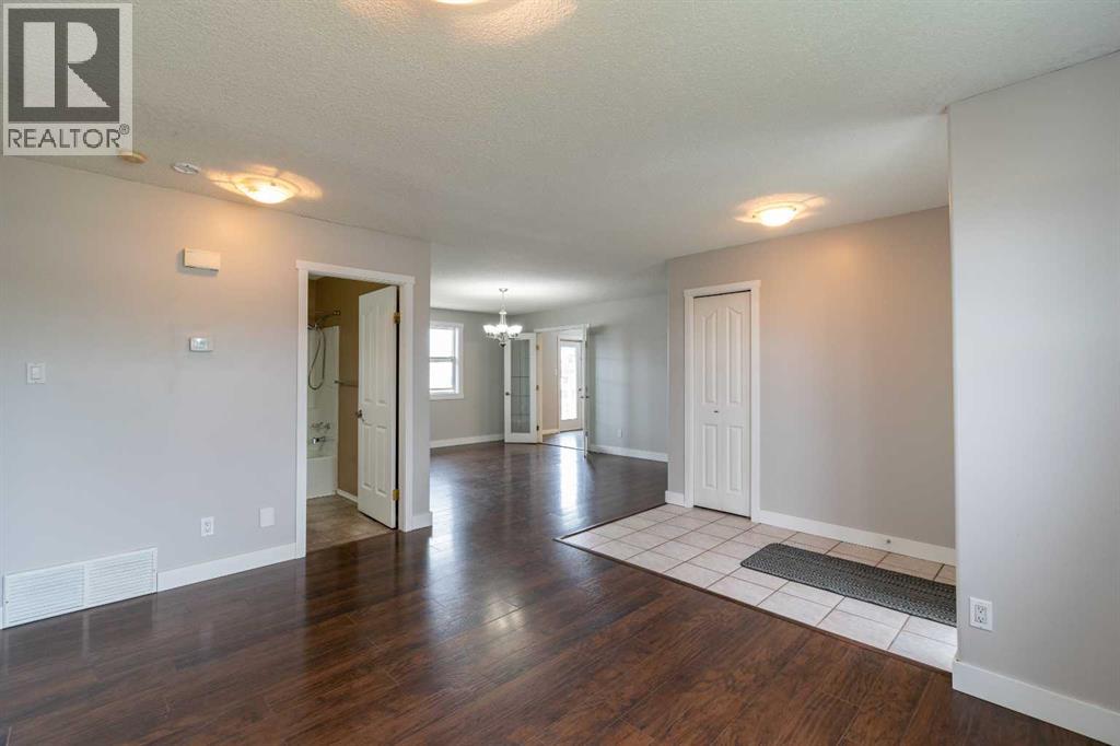 6207 39 Avenue Close, Stettler, Alberta  T4K 1G1 - Photo 7 - A2310884