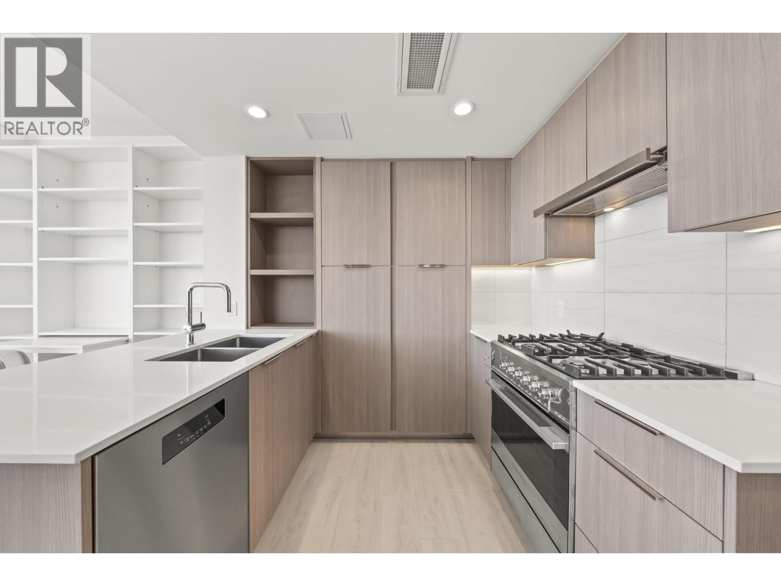 903 1471 Hunter Street, North Vancouver, British Columbia  V7J 1H3 - Photo 5 - R3137095