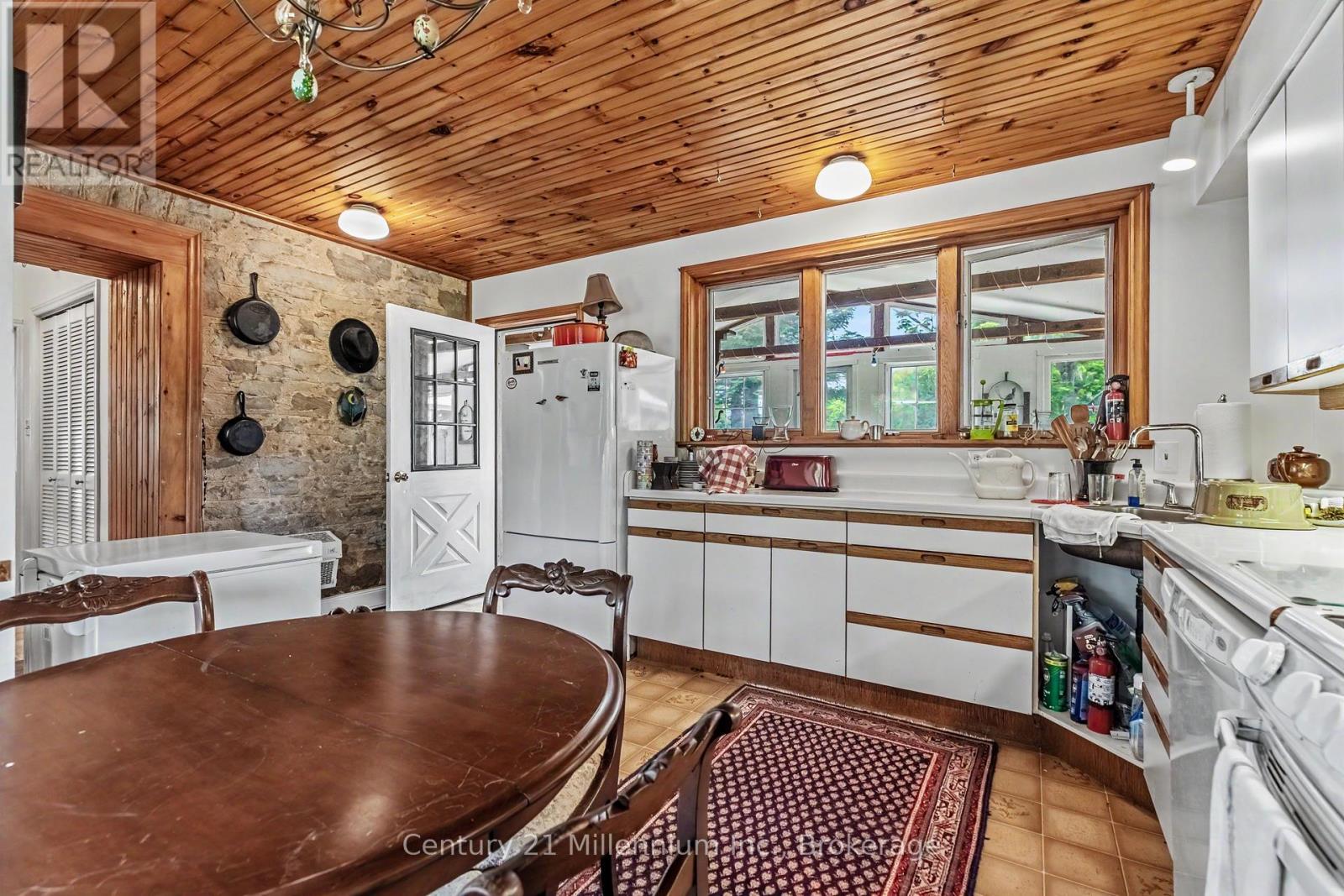 423259 Rocky Saugeen Road, West Grey, Ontario  N0G 1R0 - Photo 13 - X13458100