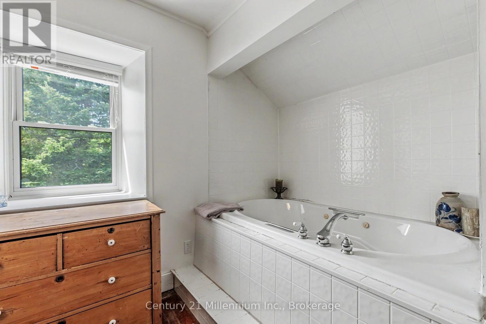 423259 Rocky Saugeen Road, West Grey, Ontario  N0G 1R0 - Photo 21 - X13458100