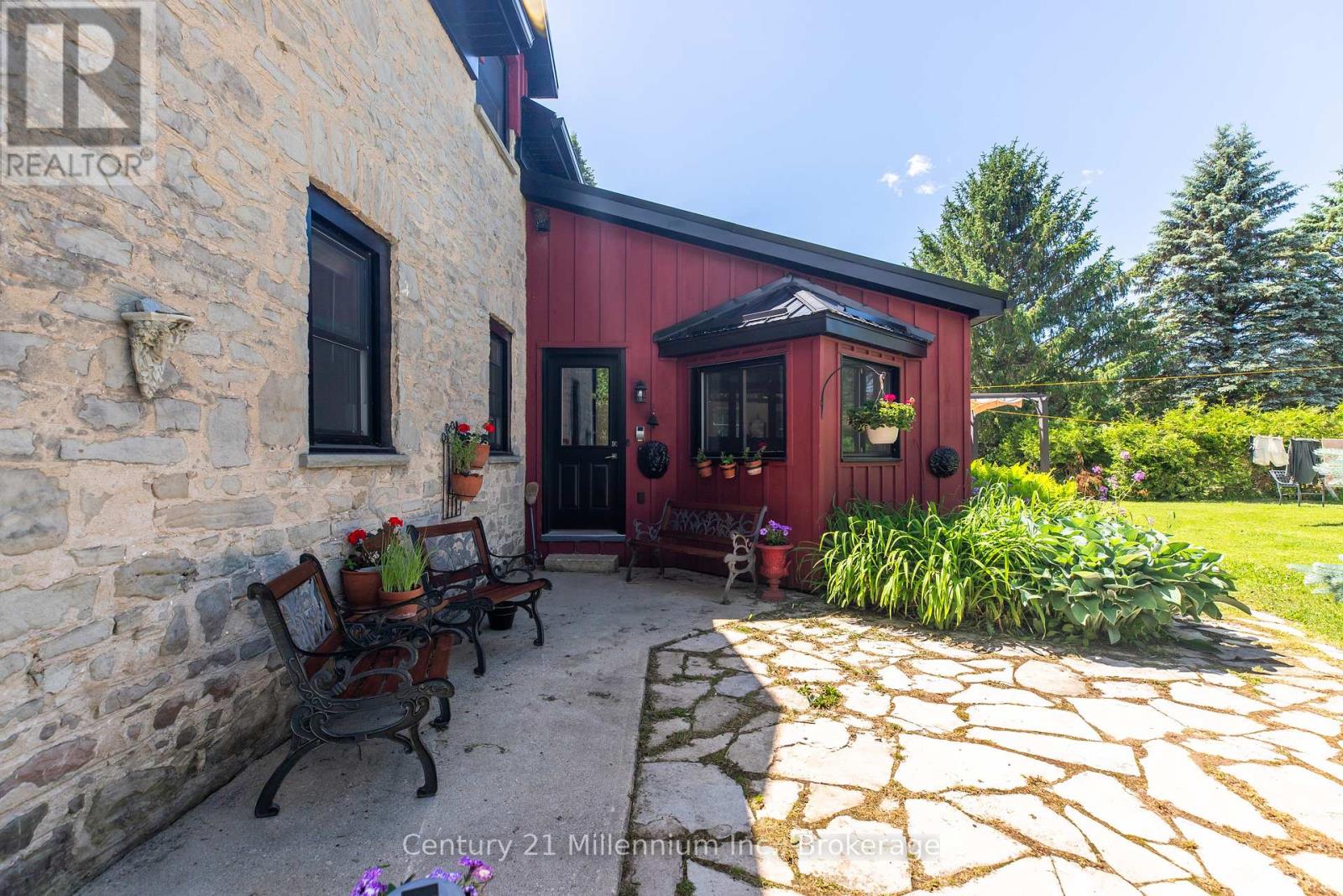 423259 Rocky Saugeen Road, West Grey, Ontario  N0G 1R0 - Photo 9 - X13458100