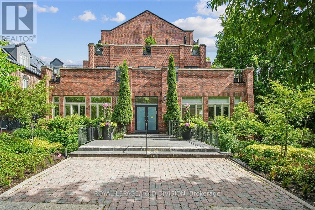 <div class="slider-price">$2,700,000</div><p>112 - 65 Sheldrake Boulevard, Toronto, Ontario</p>