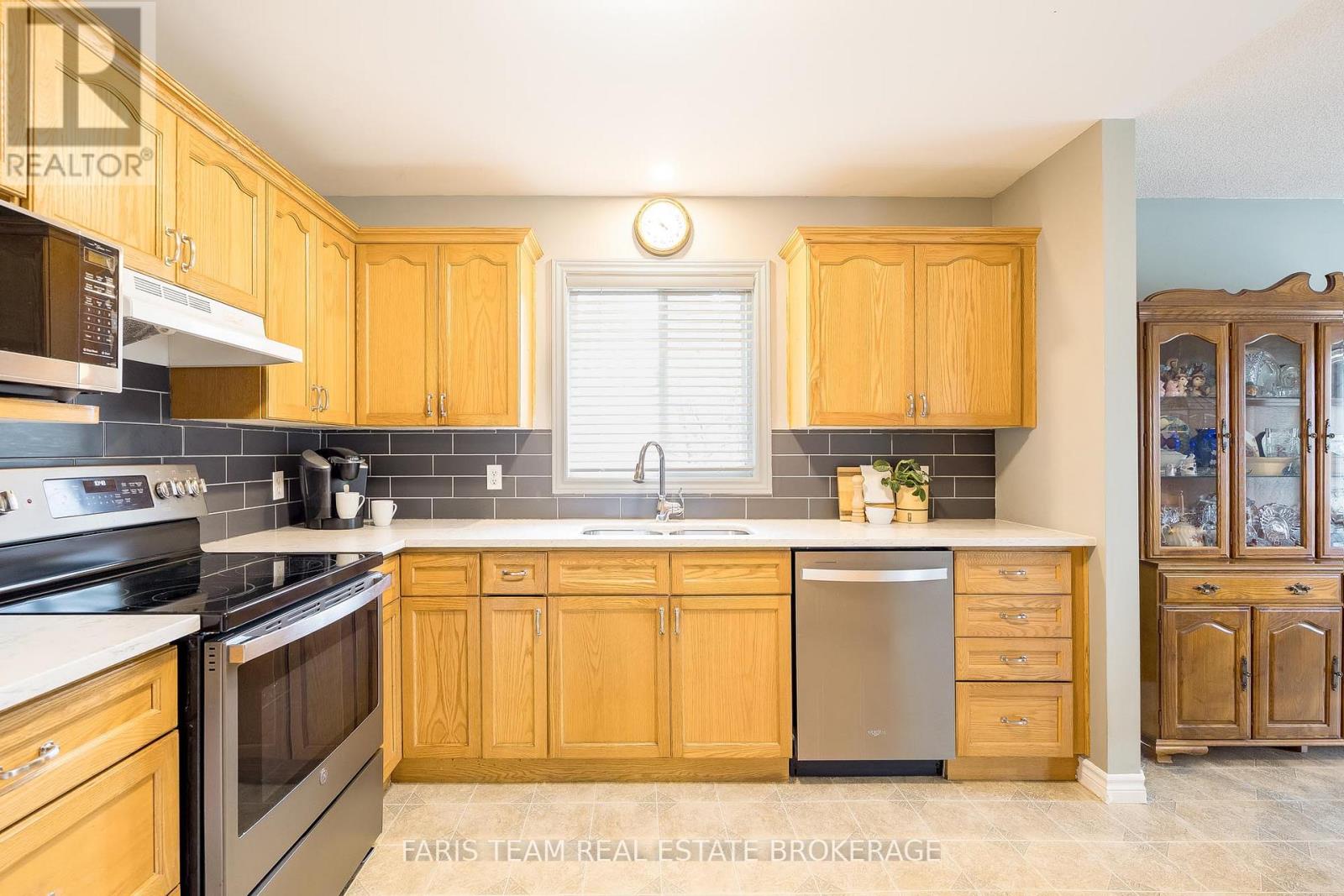 46 Greenwood Avenue, Oro-Medonte, Ontario  L0K 1E0 - Photo 6 - S13235970