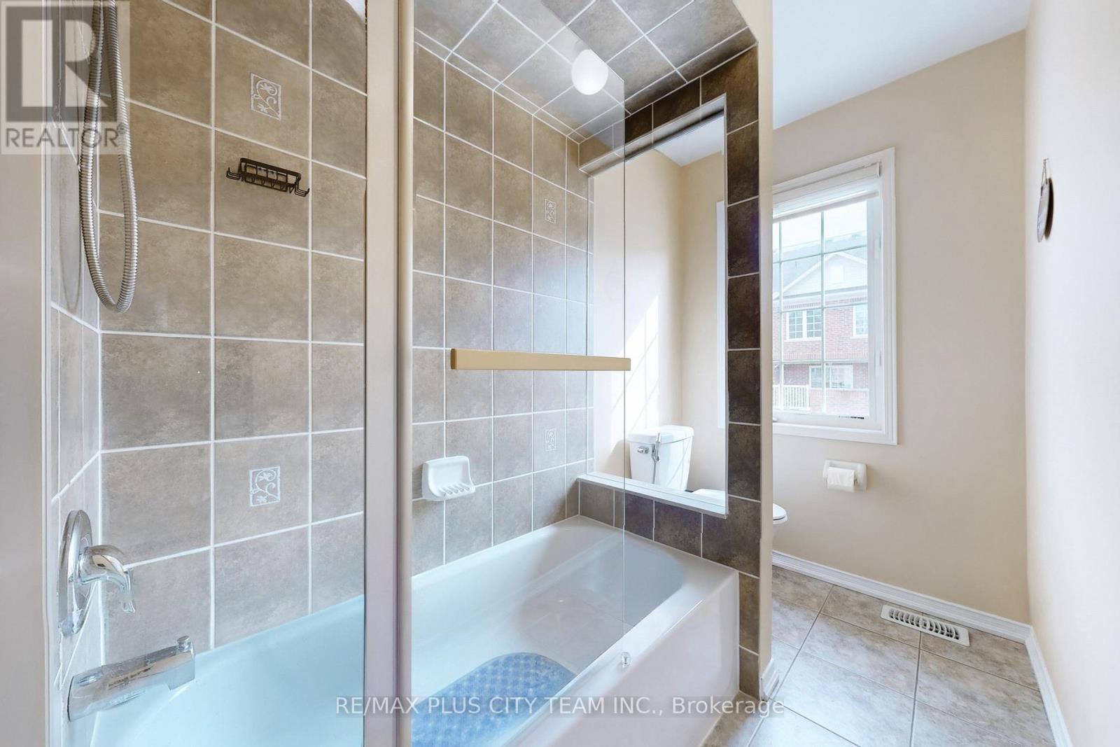 16 Edison Way, Whitby, Ontario  L1R 0M3 - Photo 22 - E13457980
