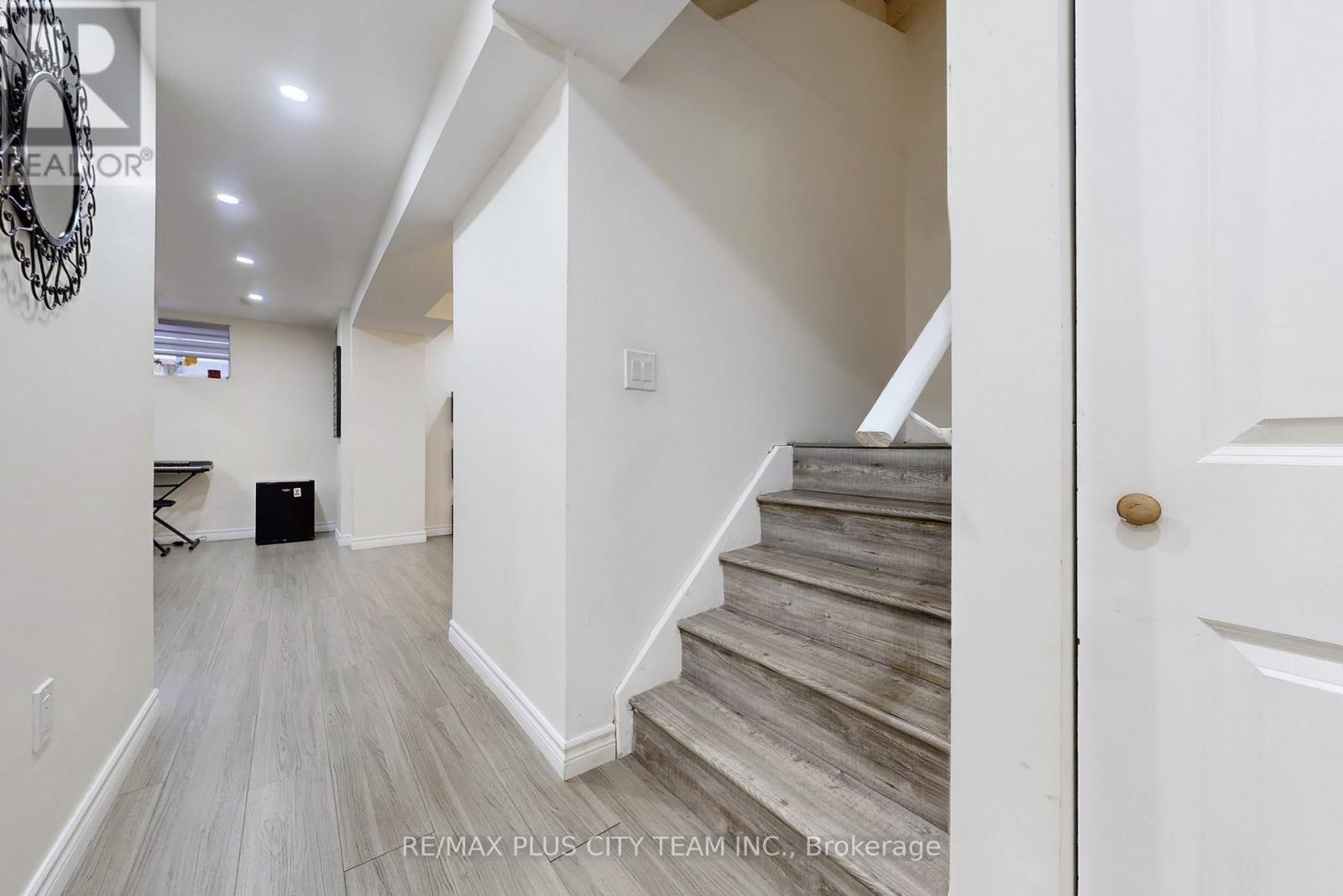 16 Edison Way, Whitby, Ontario  L1R 0M3 - Photo 23 - E13457980