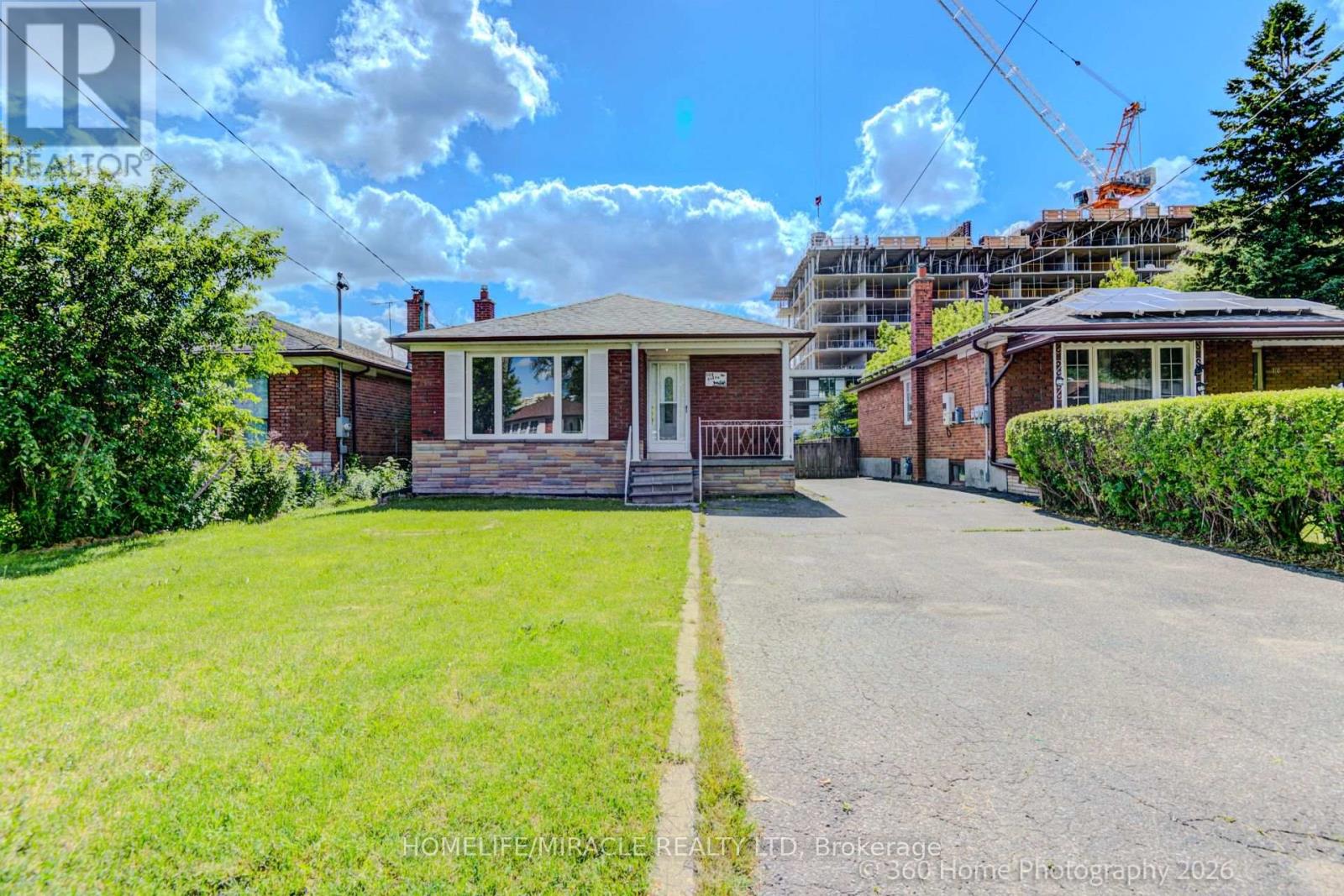 <div class="slider-price">$849,000</div><p>108 Cleta Drive, Toronto, Ontario</p>