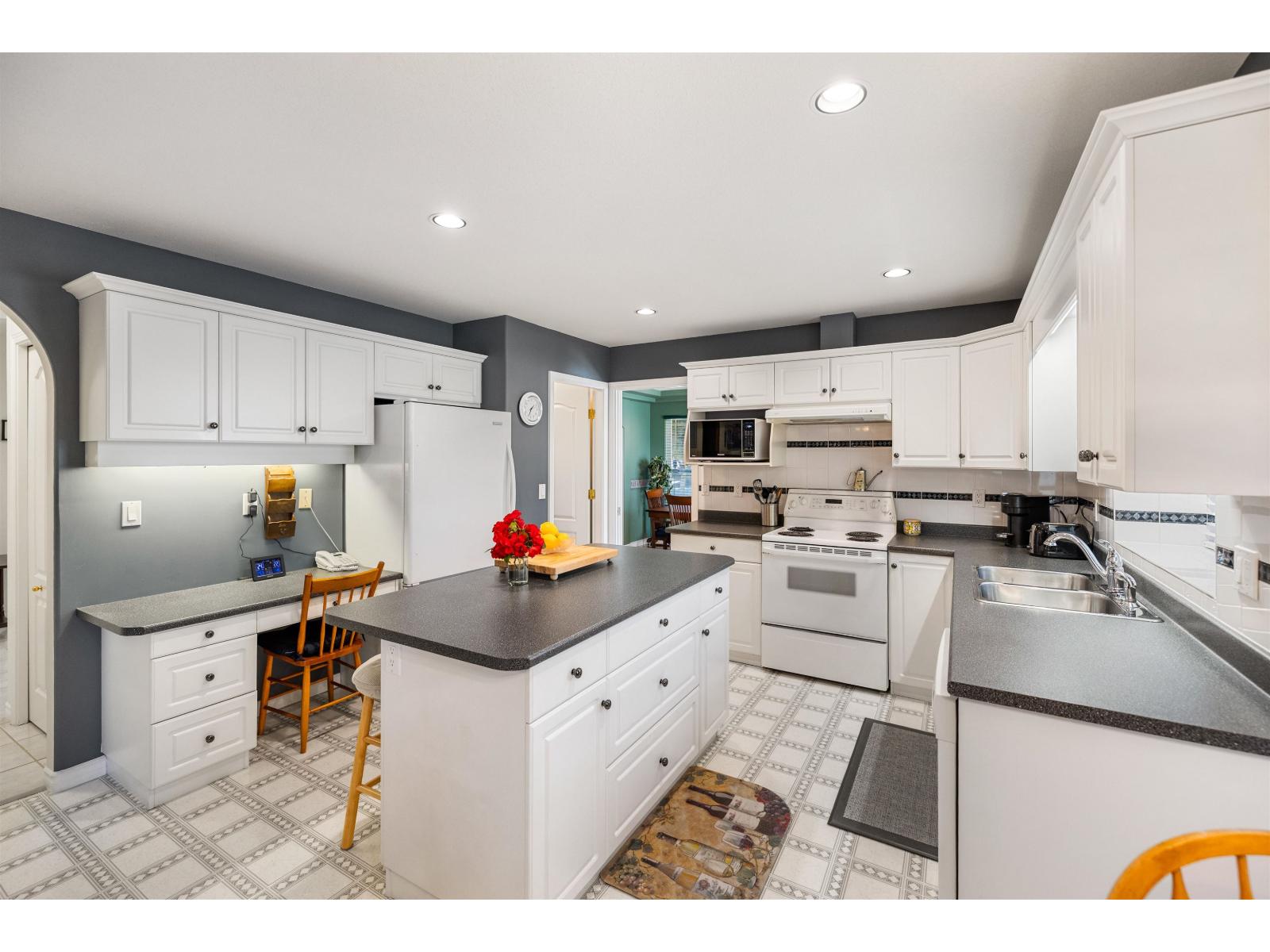 18851 64a Avenue, Surrey, British Columbia  V3S 8V3 - Photo 13 - R3136924