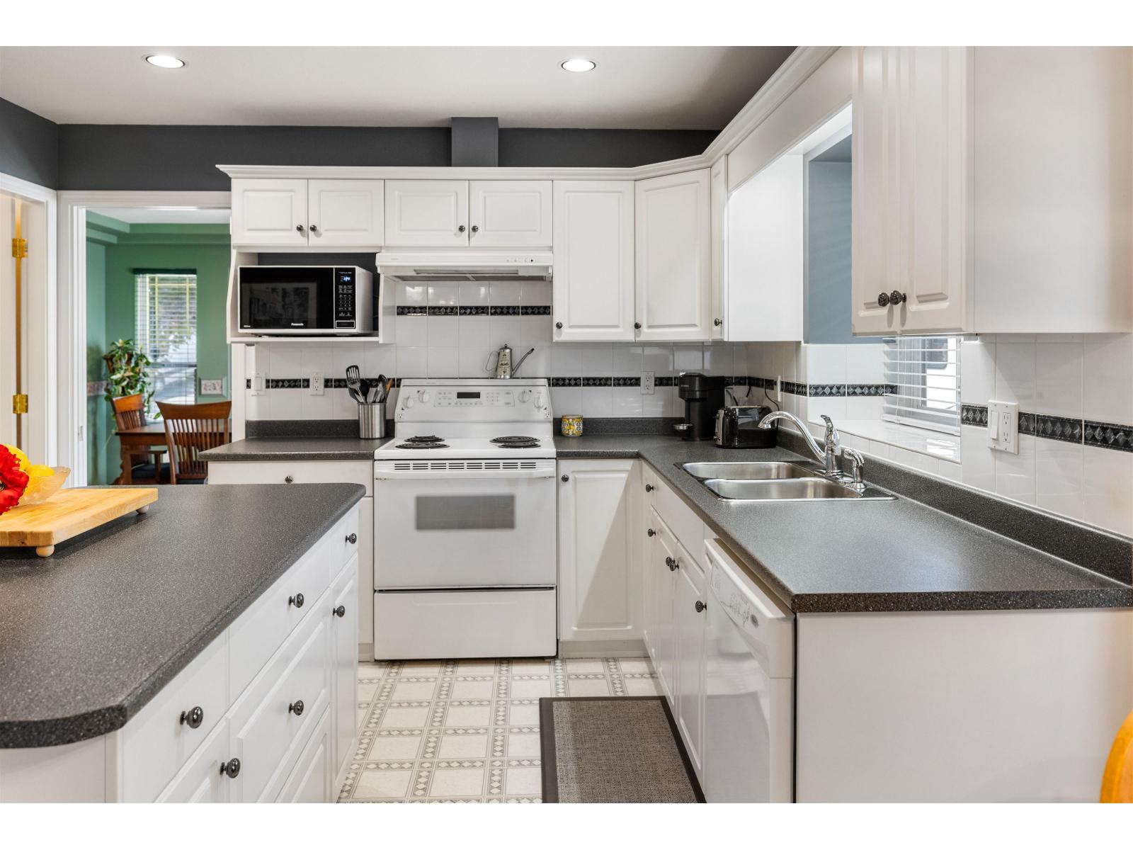 18851 64a Avenue, Surrey, British Columbia  V3S 8V3 - Photo 14 - R3136924