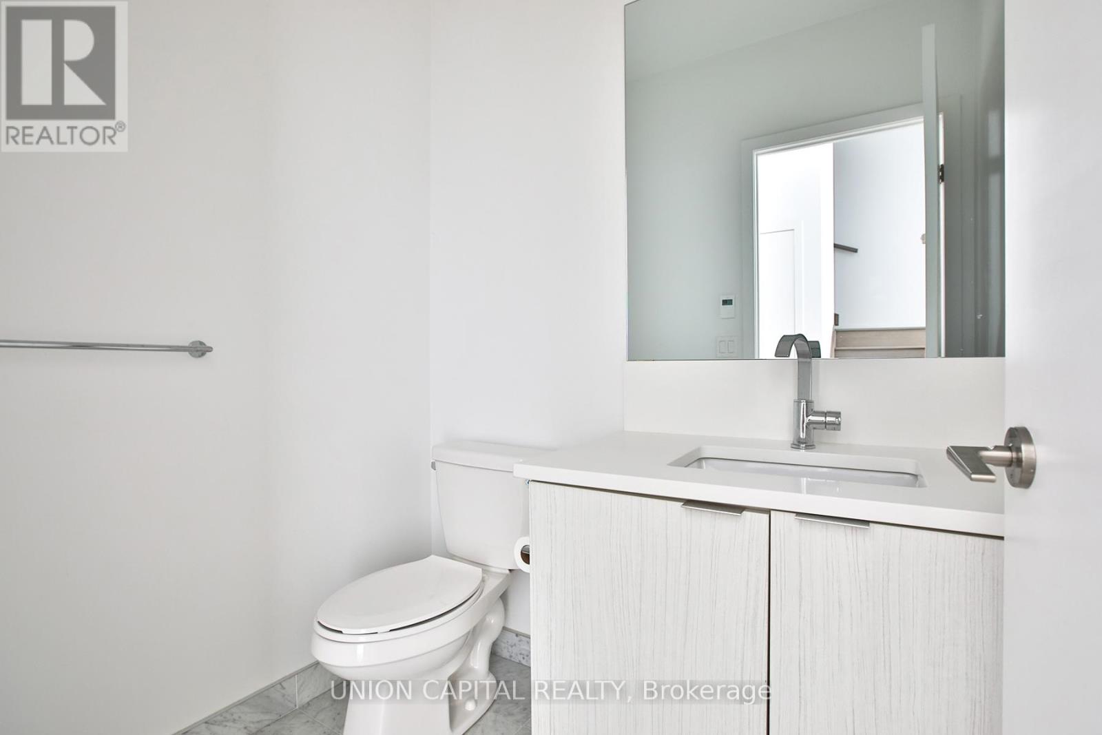 Th03 - 38 Iannuzzi Street, Toronto, Ontario  M5V 0S2 - Photo 10 - C13457754