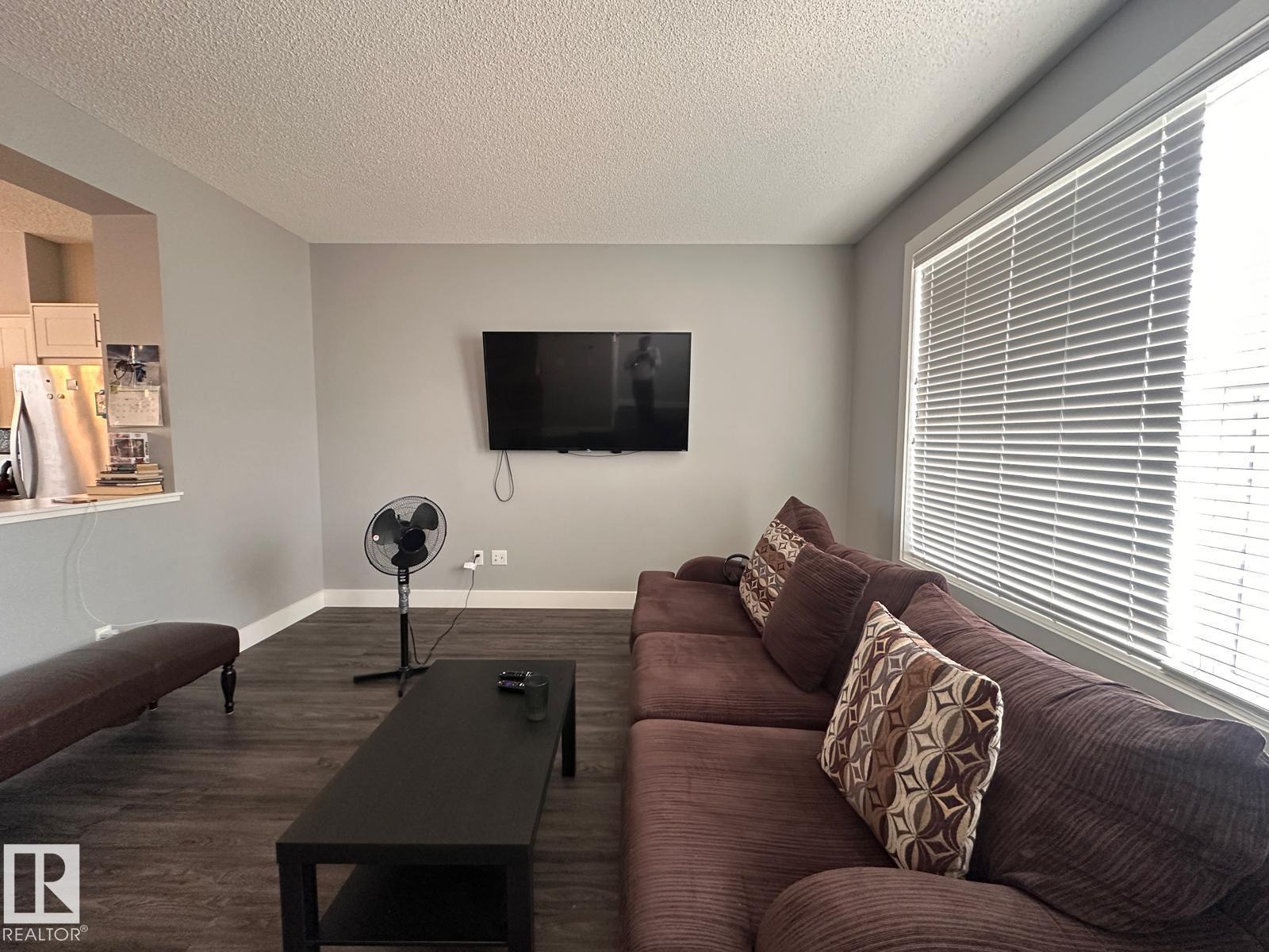 2105 24 St Nw, Edmonton, Alberta T6T 0Y8 - Photo 2 - E4494167