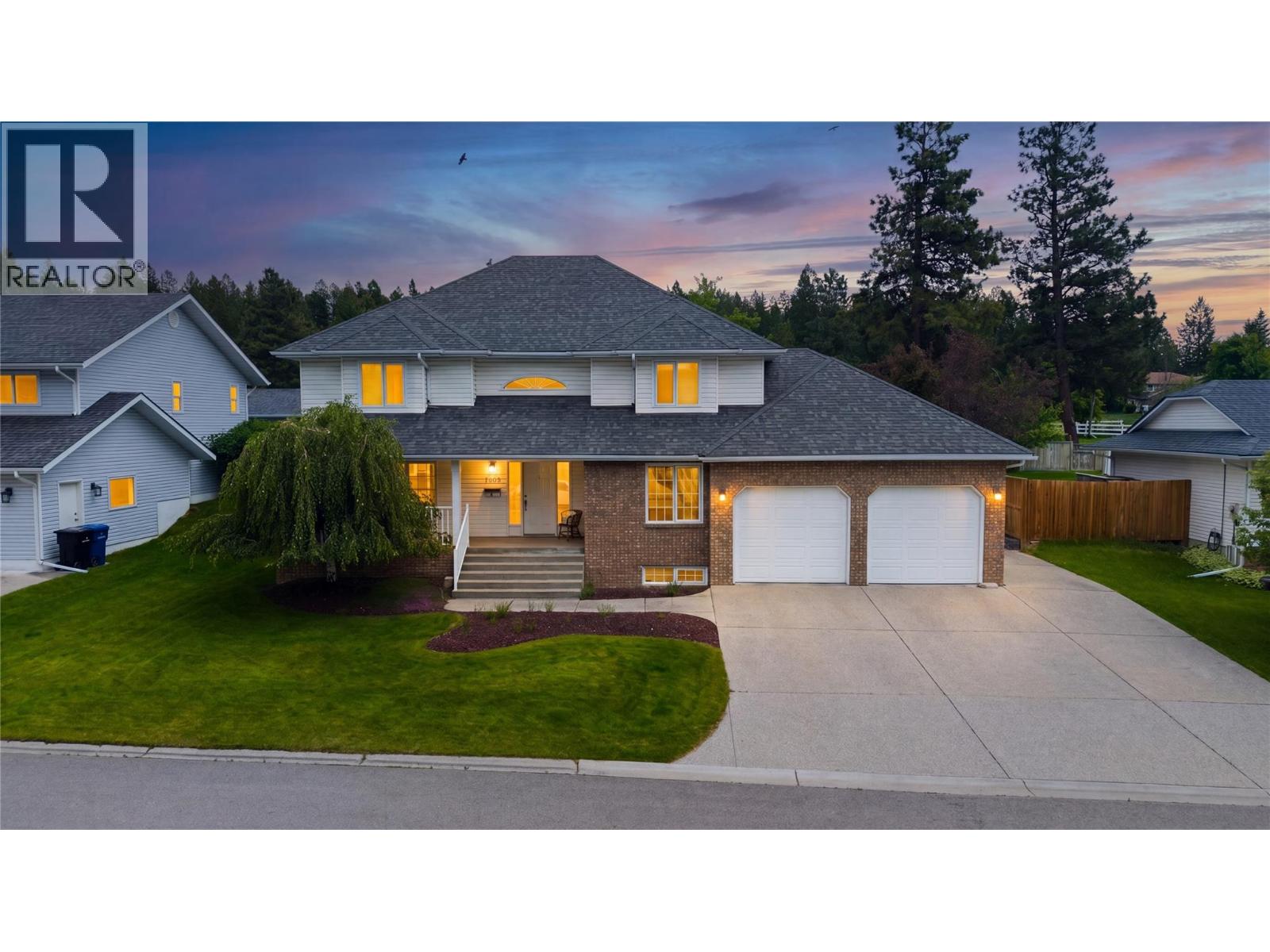 2916 Edgewood Drive, Cranbrook, British Columbia  V1C 6C9 - Photo 1 - 10391464