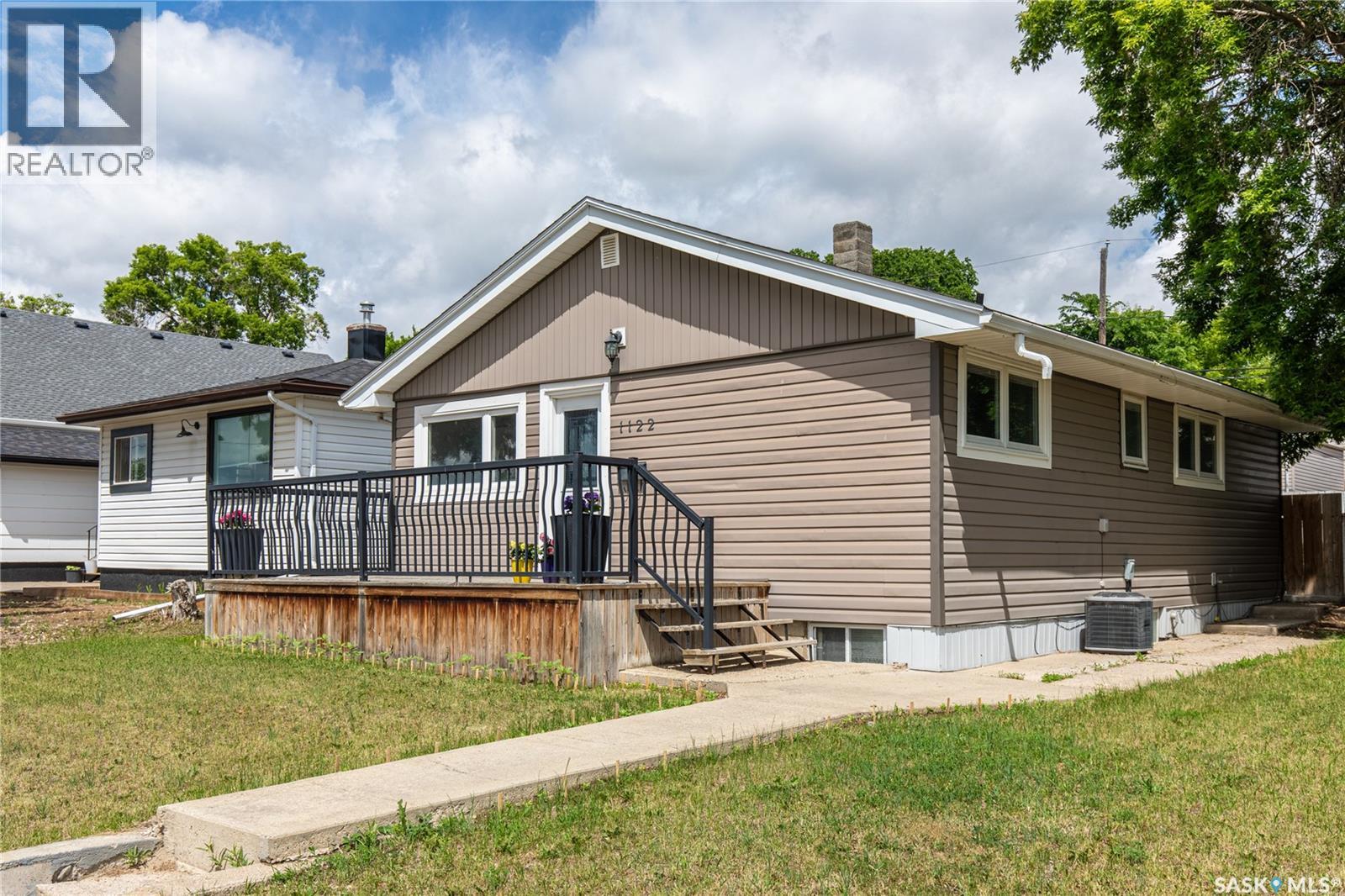 1122 Stadacona STREET W, Moose Jaw, Saskatchewan