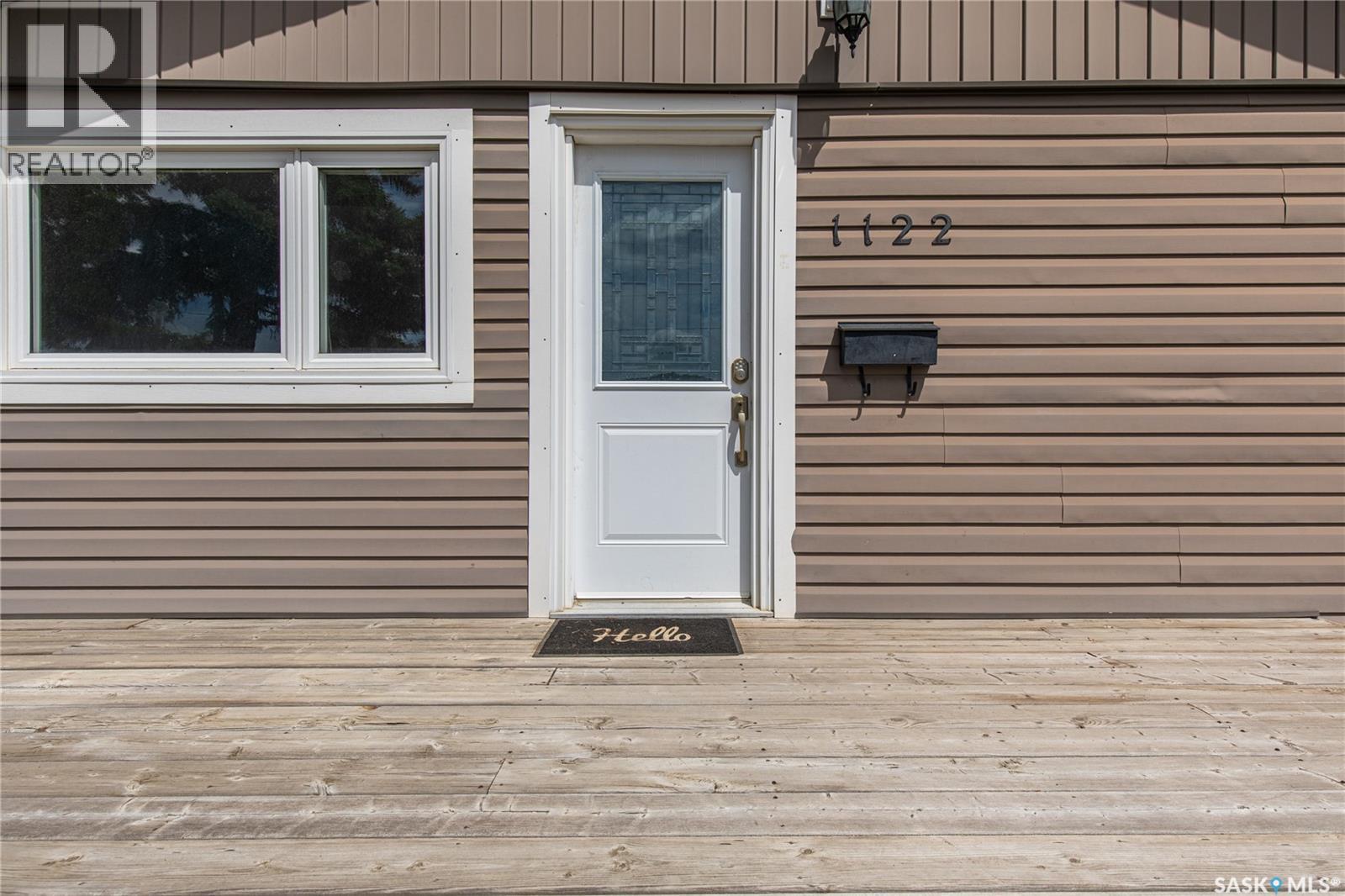 1122 Stadacona Street W, Moose Jaw, Saskatchewan  S6H 2B3 - Photo 3 - SK039790