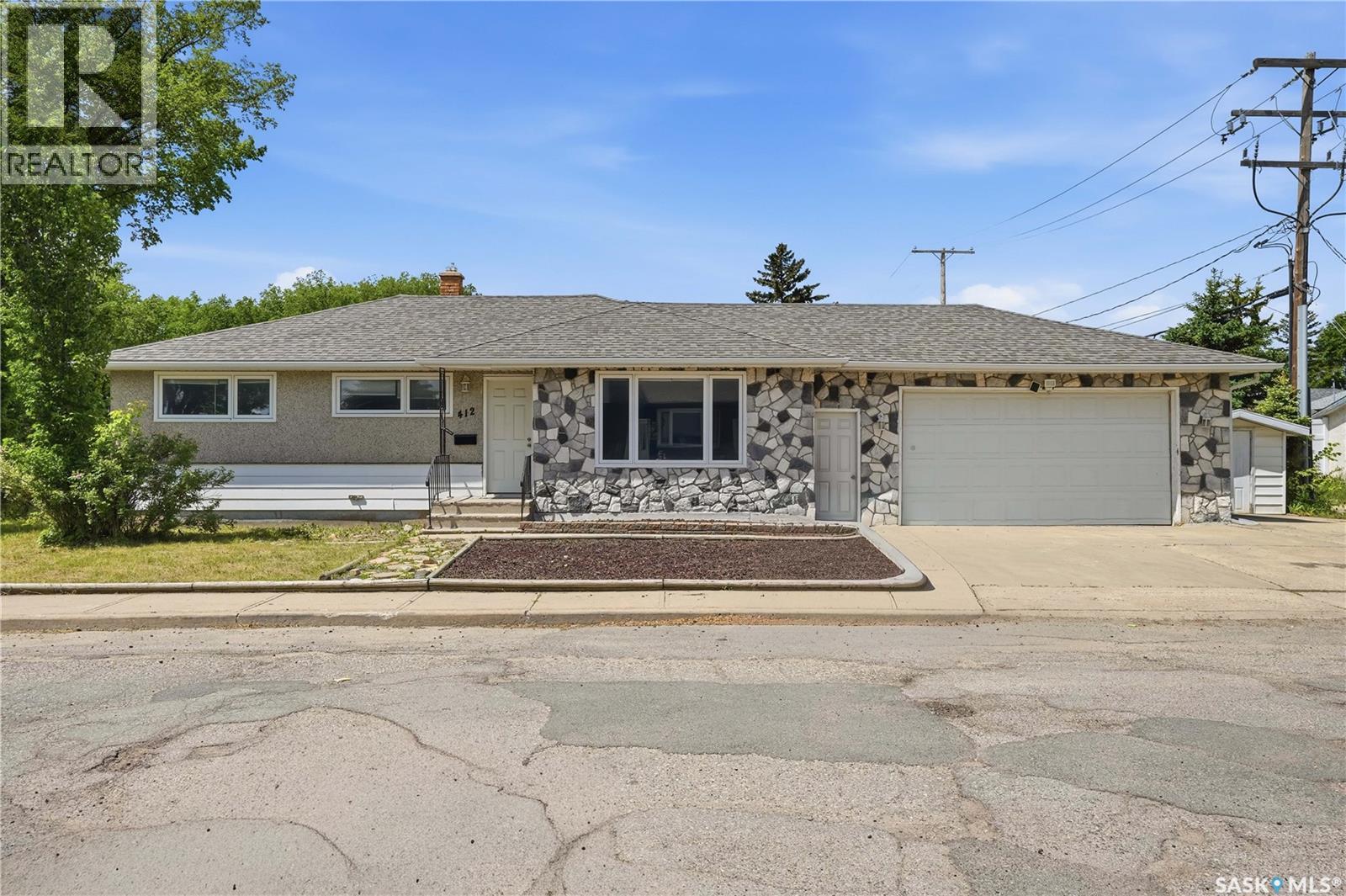 412 Montreal Street N, Regina, Saskatchewan S4R 5C7 - Photo 2 - SK039713