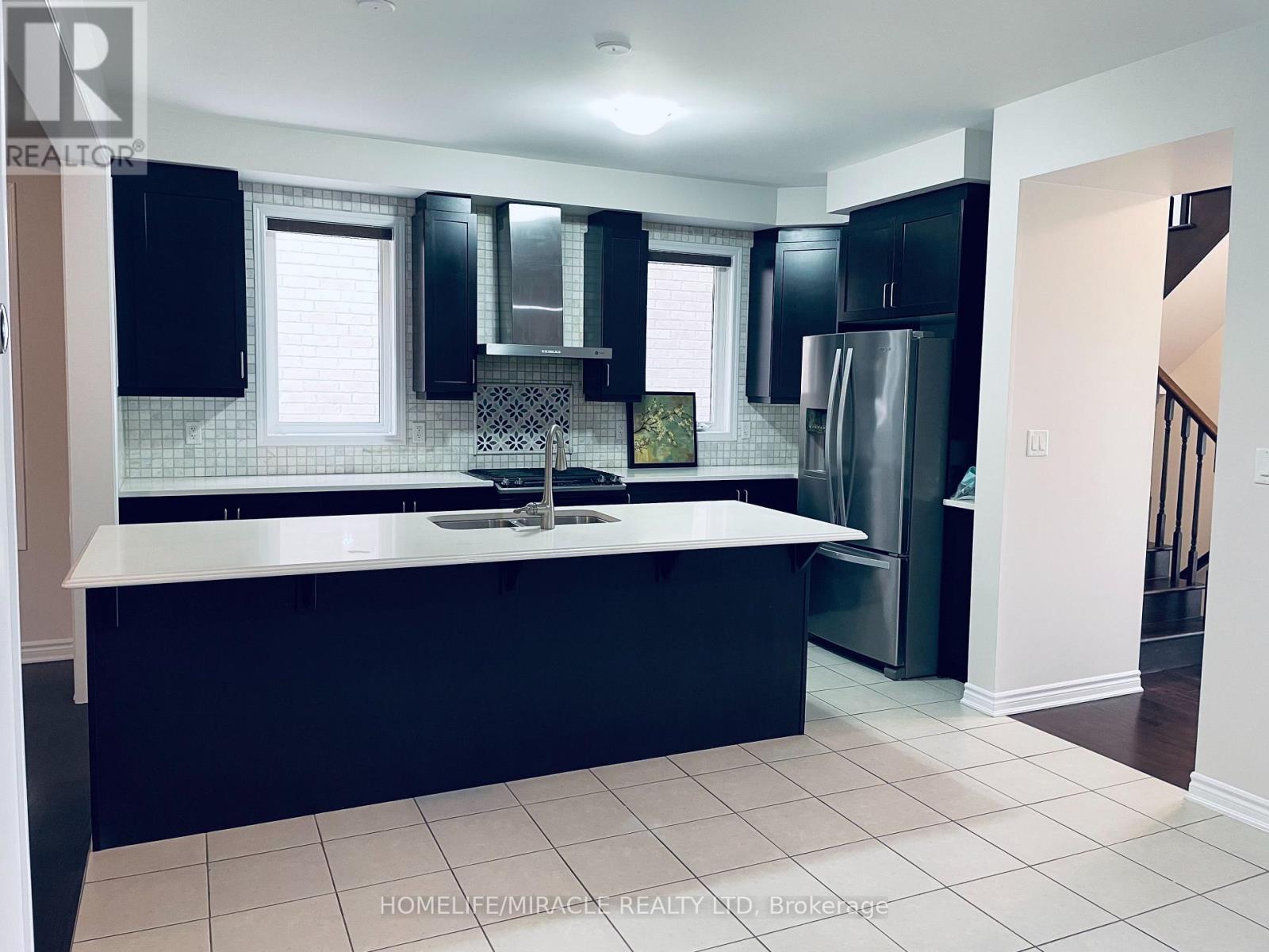 299 Whitlock Avenue, Milton, Ontario  L9T 6E9 - Photo 3 - W13457994