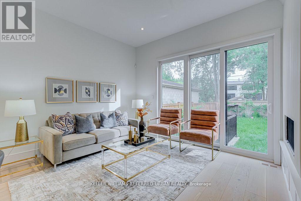 16a Maple Avenue N, Mississauga, Ontario  L5H 2S1 - Photo 15 - W13458010