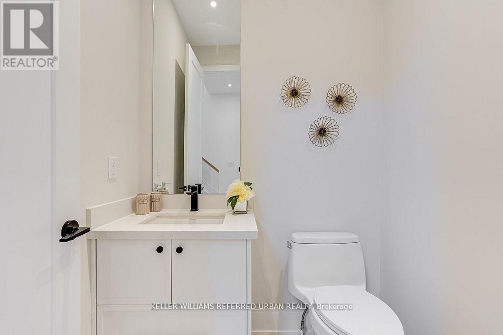 16a Maple Avenue N, Mississauga, Ontario  L5H 2S1 - Photo 18 - W13458010