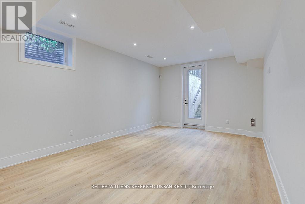 16a Maple Avenue N, Mississauga, Ontario  L5H 2S1 - Photo 37 - W13458010