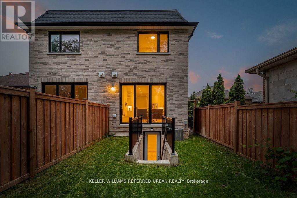 16a Maple Avenue N, Mississauga, Ontario  L5H 2S1 - Photo 38 - W13458010